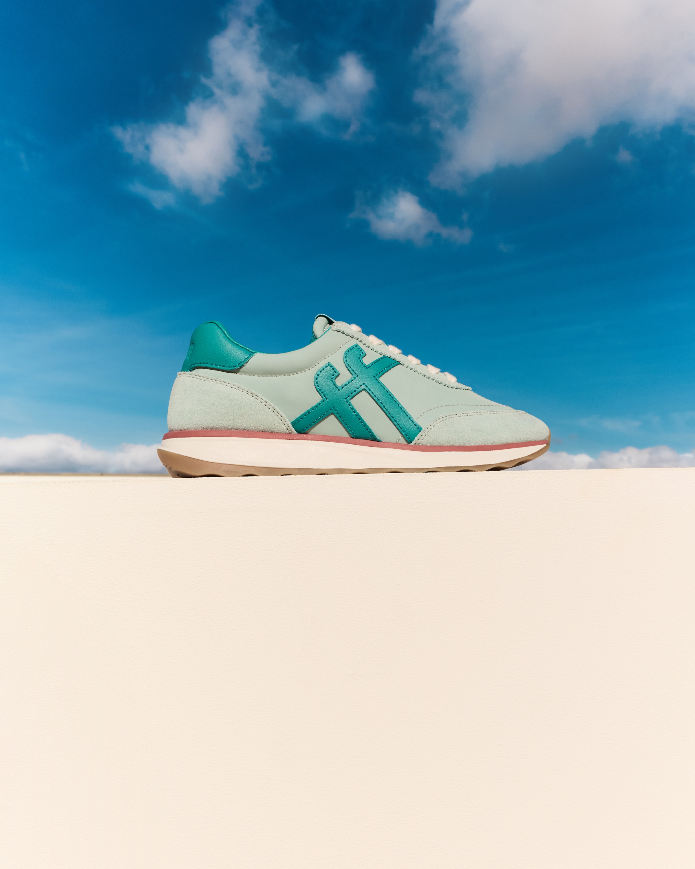 Fitflop Keilsneaker »RETRO-Q FF FABRIC/SUEDE SNEAKERS«  Schnürschuh, Freizeitschuh, Halbschuh mit Kontrastbesatz