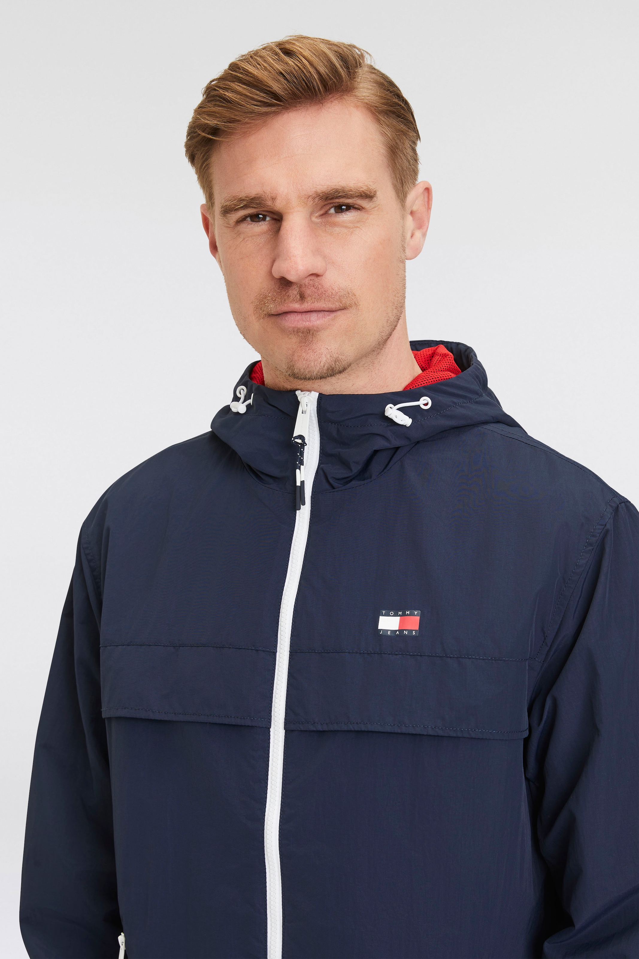 Tommy Jeans Blouson »TJM CHICAGO WINDBREAKER EXT«, mit Kapuze, mit Kapuze