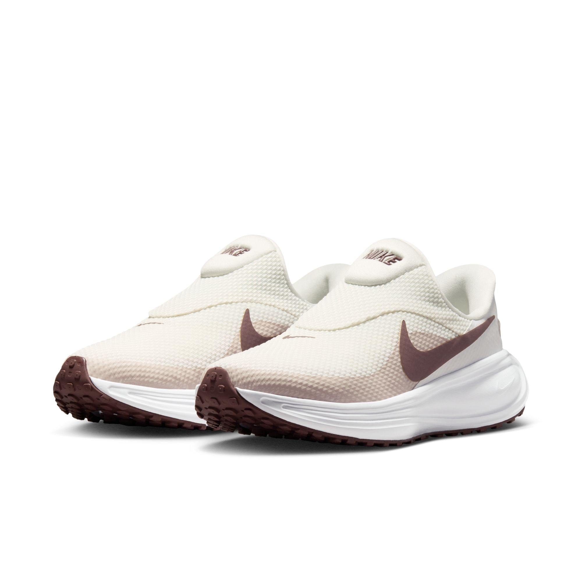 Nike Laufschuh »Nike Revolution 8 EasyOn«  leichtes An- und Ausziehen durch EasyOn-Technologie