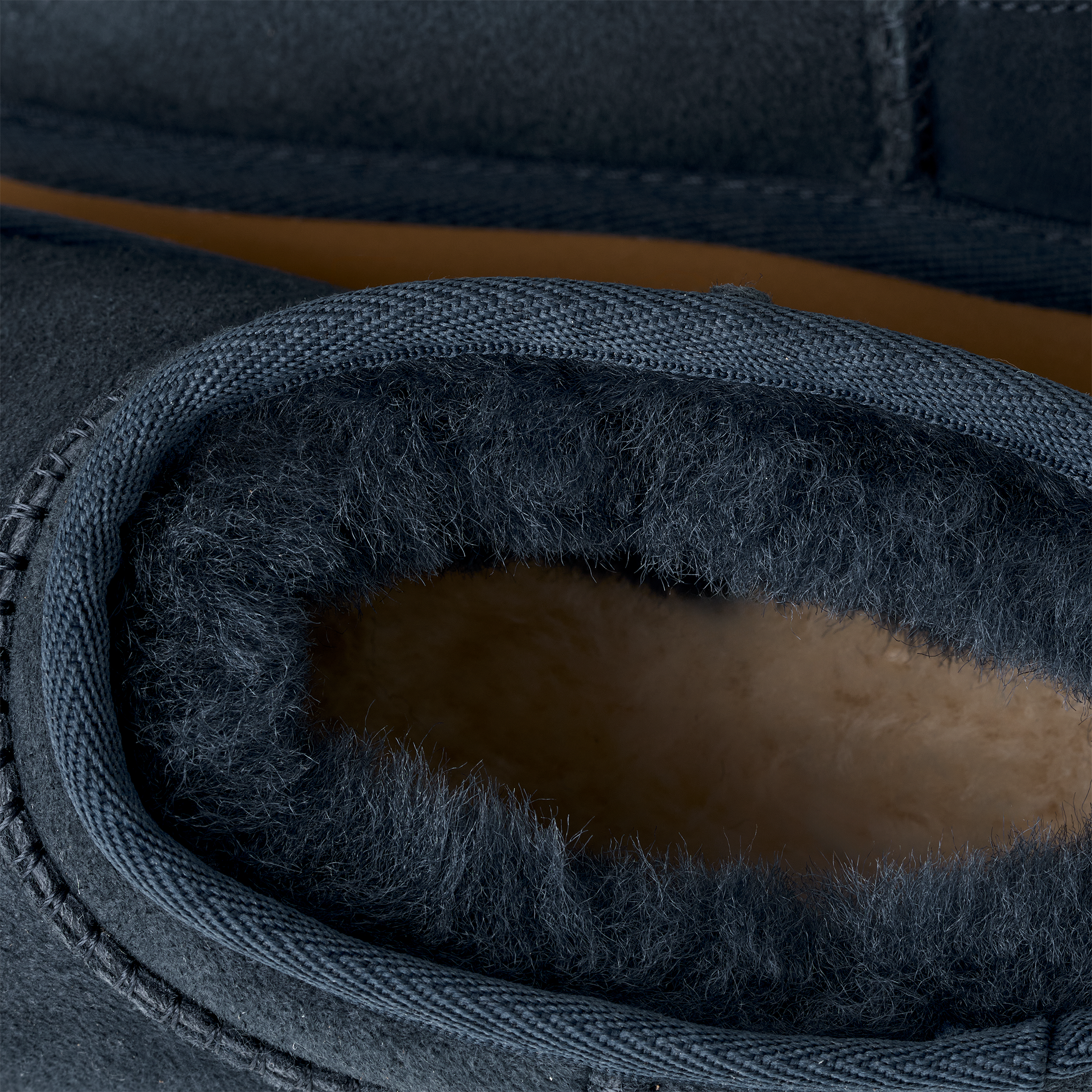 UGG Schlupfboots »Unisex Classic Ultra Mini«  , Bequemschuh, Flats, Hausschuh, Freizeitschuh mit Logopatch