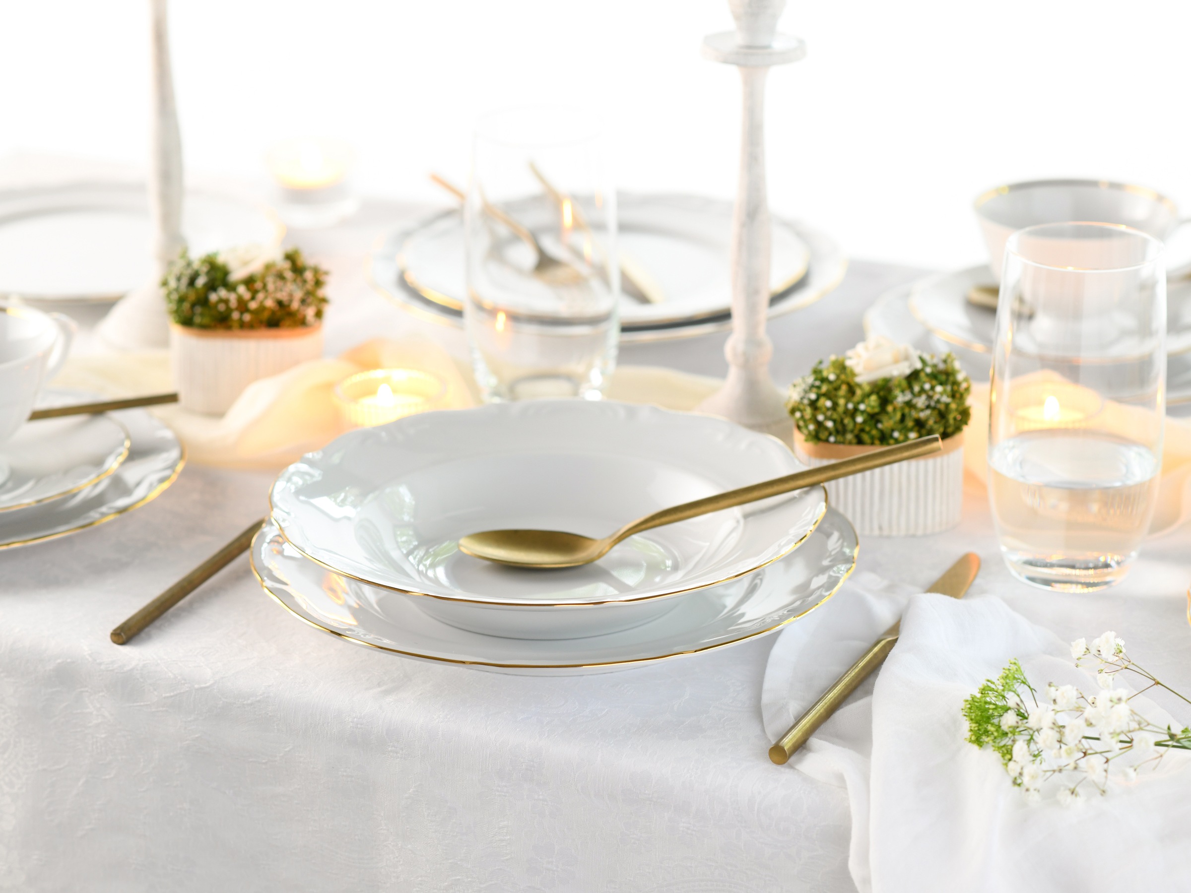 CreaTable Tafelservice »Maria Theresia, Tafel-Service 12-tlg« Traditionelle Porzellanform