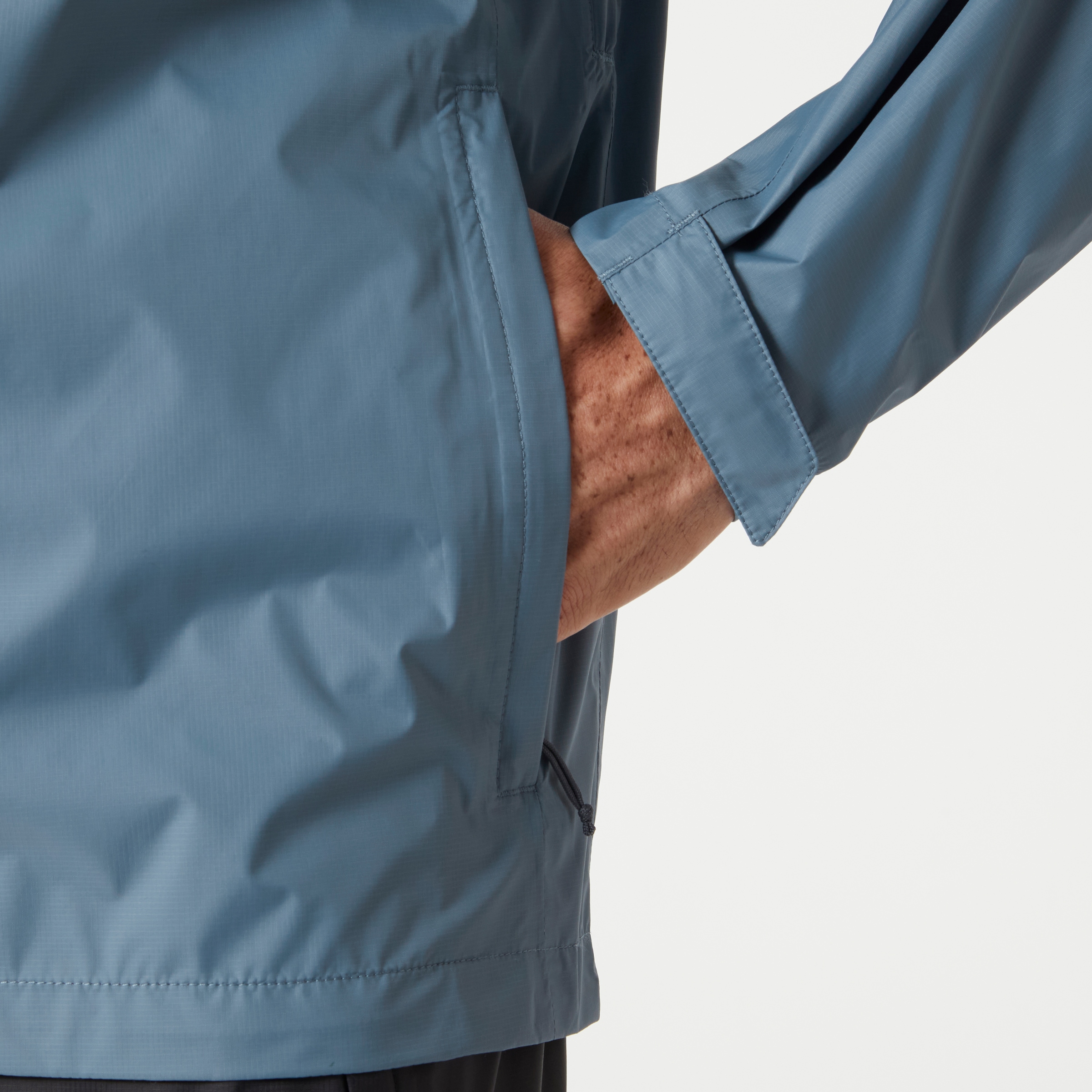 Helly Hansen Regenjacke »LOKE JACKET« mit Kapuze Kapuze mit hohem Kragen, elastischer Kordelzug an Kapuze und Saum