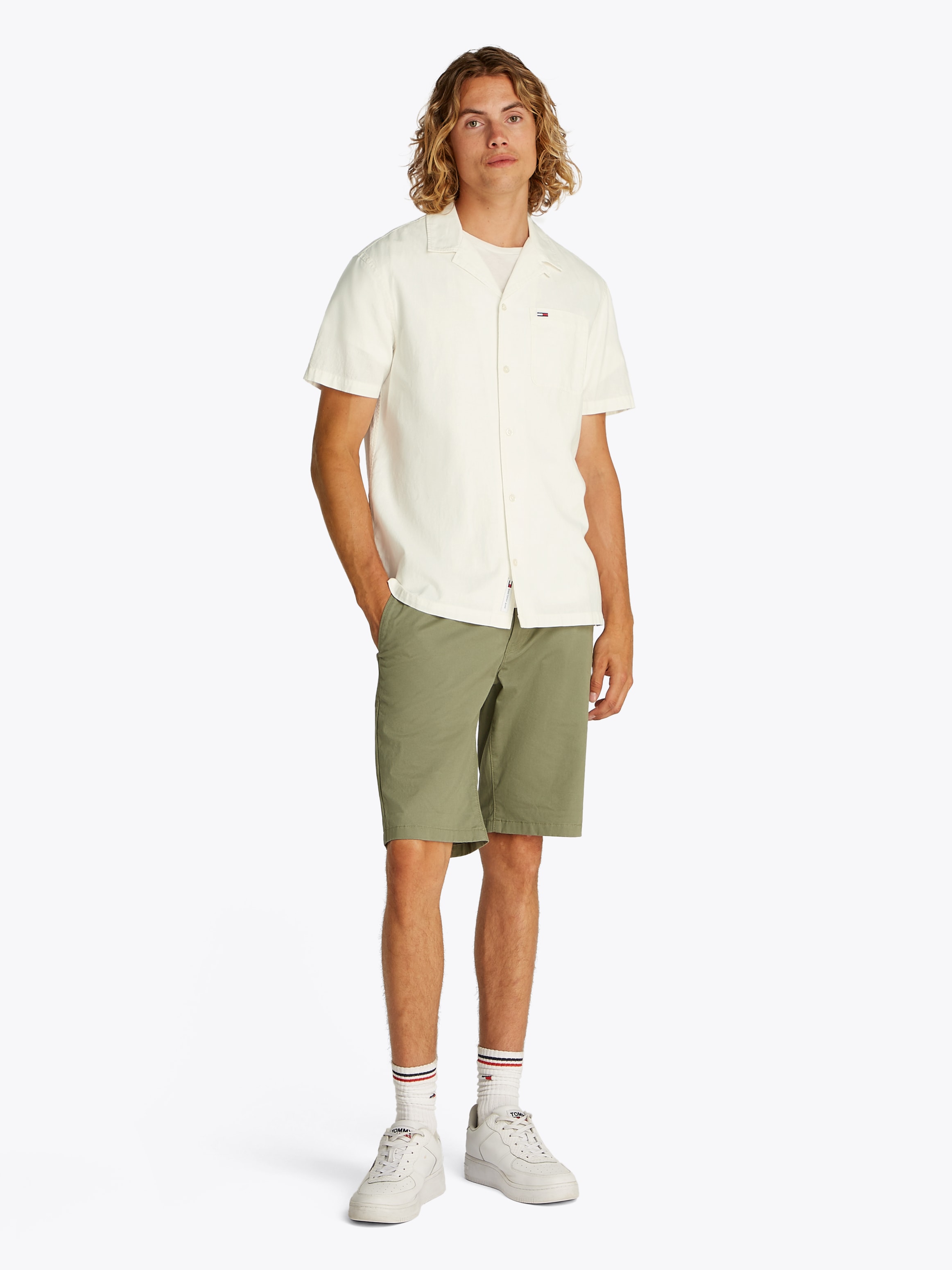 Tommy Jeans Kurzarmhemd »TJM LINEN BLEND CAMP SS EXT«, Mit V-Ausschnitt
