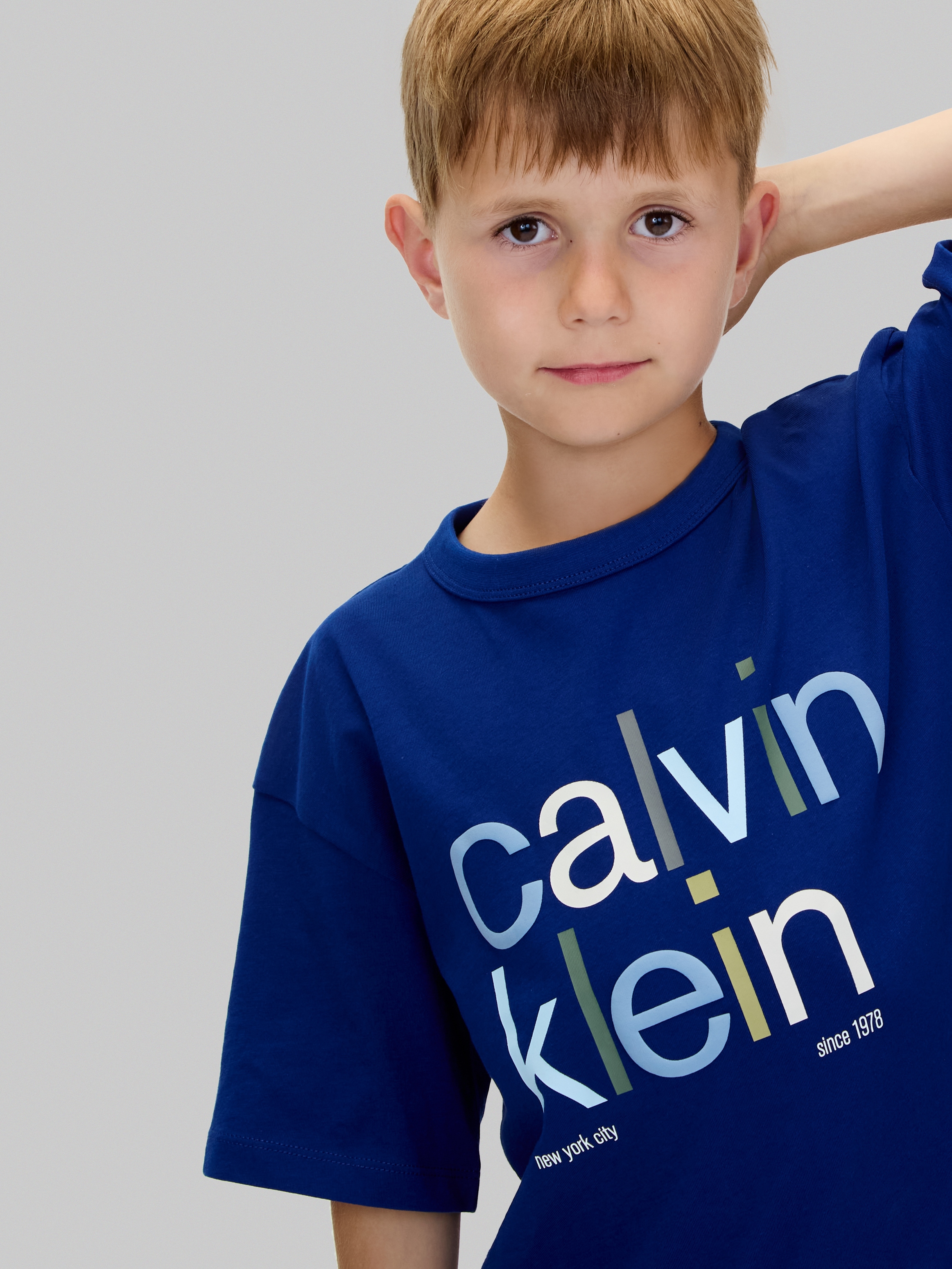 Calvin Klein Jeans T-Shirt »COLOR LOGO GRAPHIC SS T-SHIRT«, für Kinder bis 16 Jahre, Logo-Schriftzug