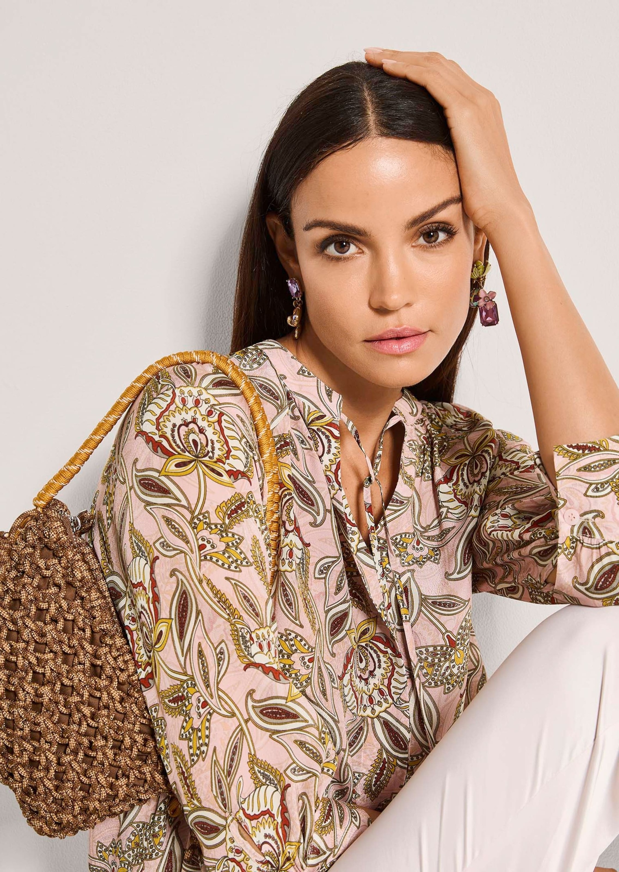 MADELEINE Kurzarmbluse »Blusenshirt Schlupfbluse mit floralem Muster« Feine Raffung