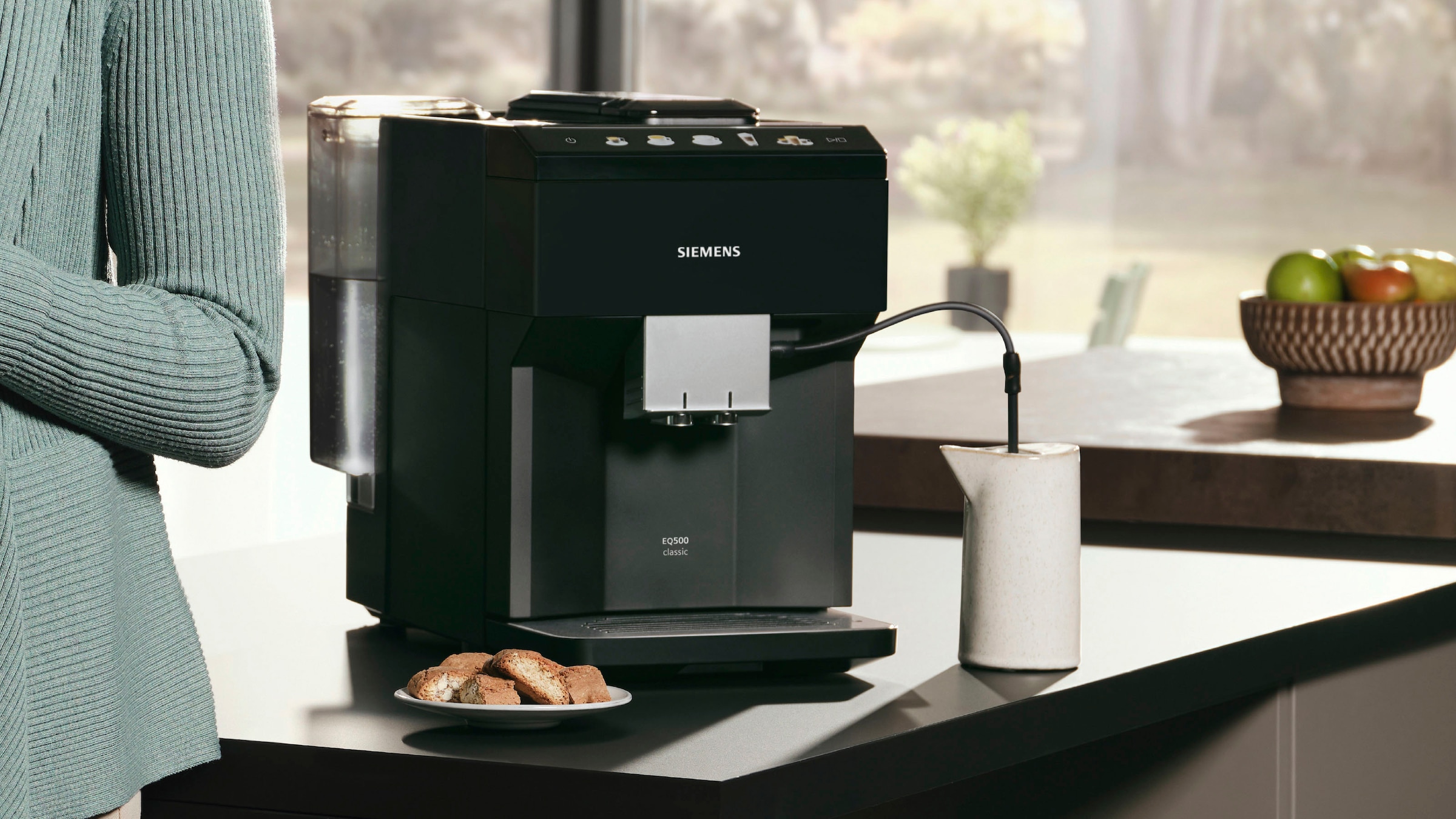 SIEMENS Kaffeevollautomat »EQ500 classic TP513D09, viele Kaffeespezialitäten, OneTouch-Funktion«, intuitives Farbdisplay, automatische Dampfreinigung, schwarz