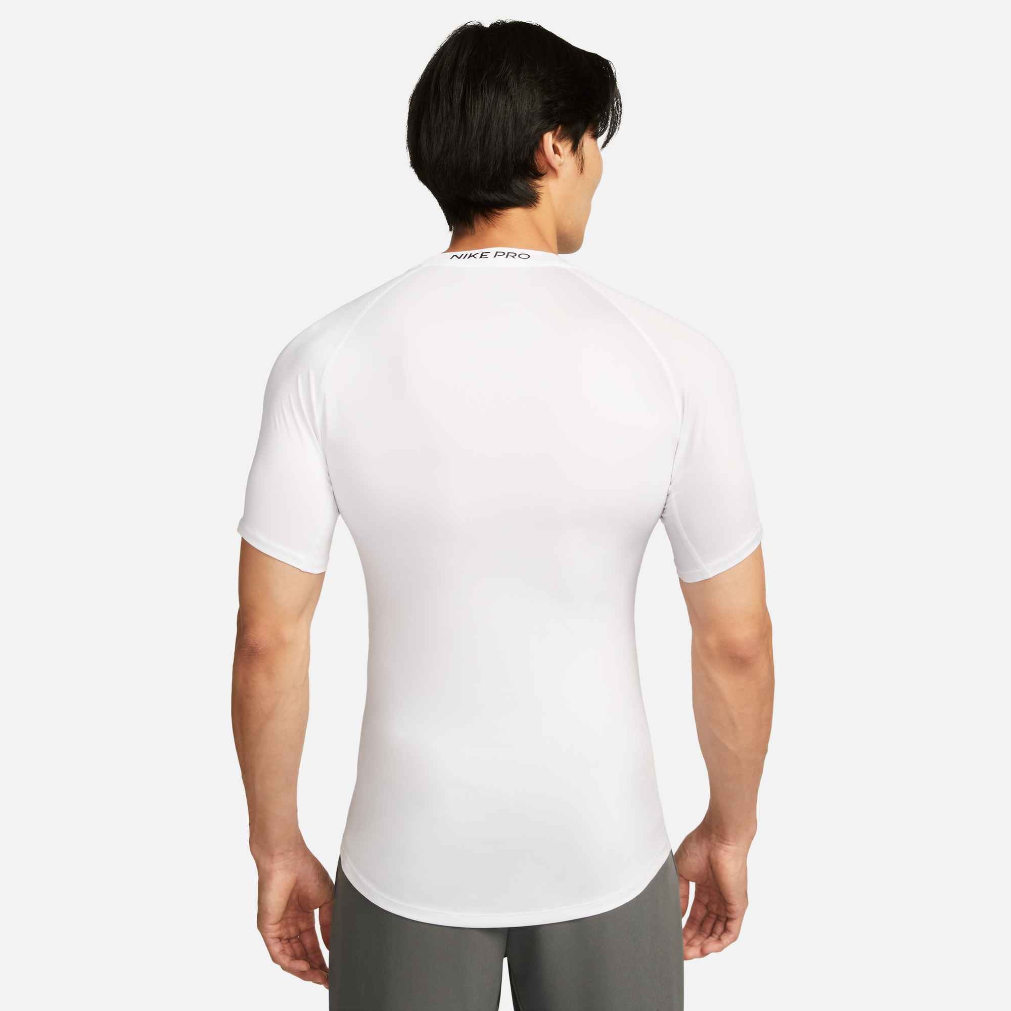 Nike Trainingsshirt »M NP DF TIGHT TOP SS« eng anliegender Schnitt, atmungsaktiv, schnell trocknend, elastisch