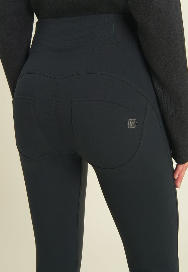 Freddy Jeansjeggings »WRUP HIGH WAIST SUPERSKINNY 7/8tel«, mit Lifting & Shaping Effekt
