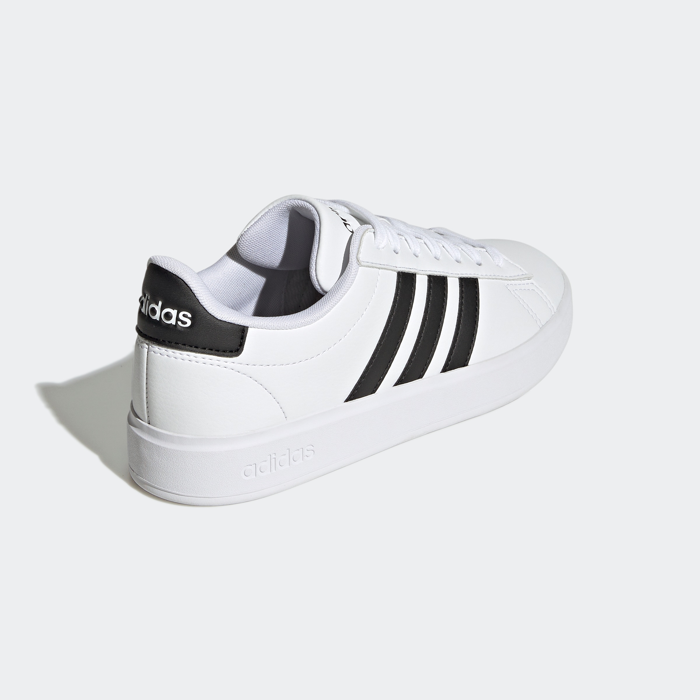 adidas Sportswear Sneaker »GRAND COURT CLOUDFOAM LIFESTYLE COURT COMFORT«, Design auf den Spuren des adidas Superstar