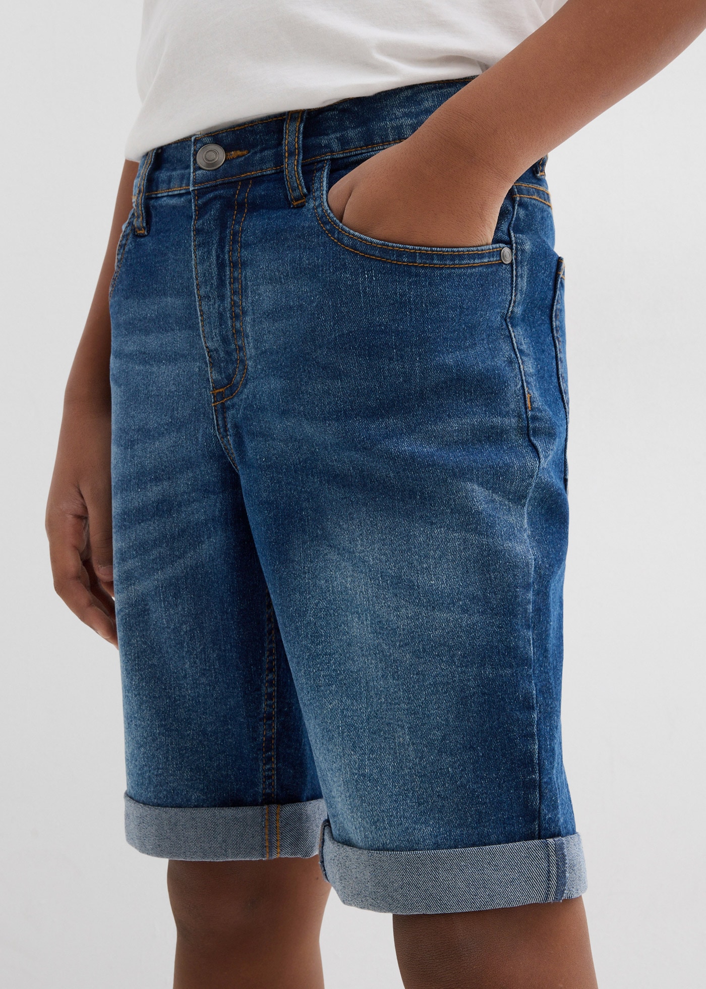 bonprix Bermudas  aus Stretch-Material, Slim fit Passform, verstellbarer Taillenbund