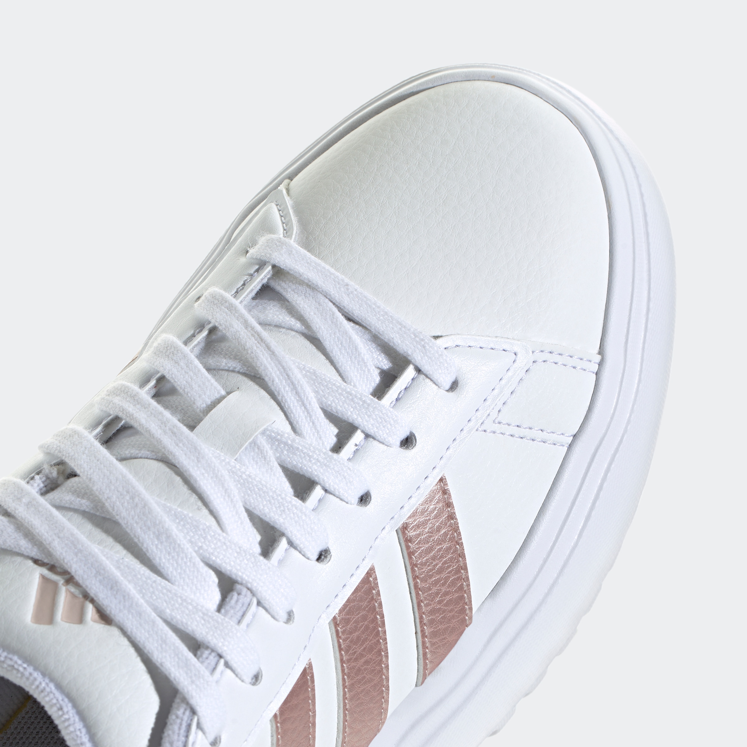 adidas Sportswear Sneaker »GRAND COURT PLATFORM«, Design auf den Spuren des adidas Superstar