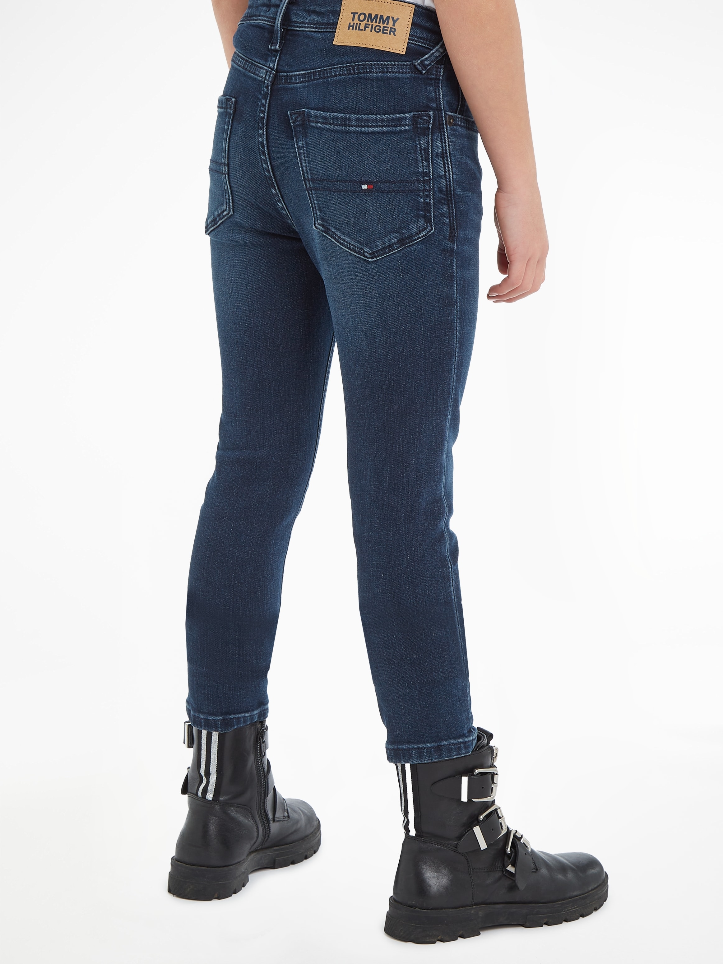 Tommy Hilfiger Straight-Jeans »SCANTON am bei BLUE«, Y hinteren MiniMe,mit Kids Leder-Brandlabel kaufen Bund DARK Kinder OTTO Junior