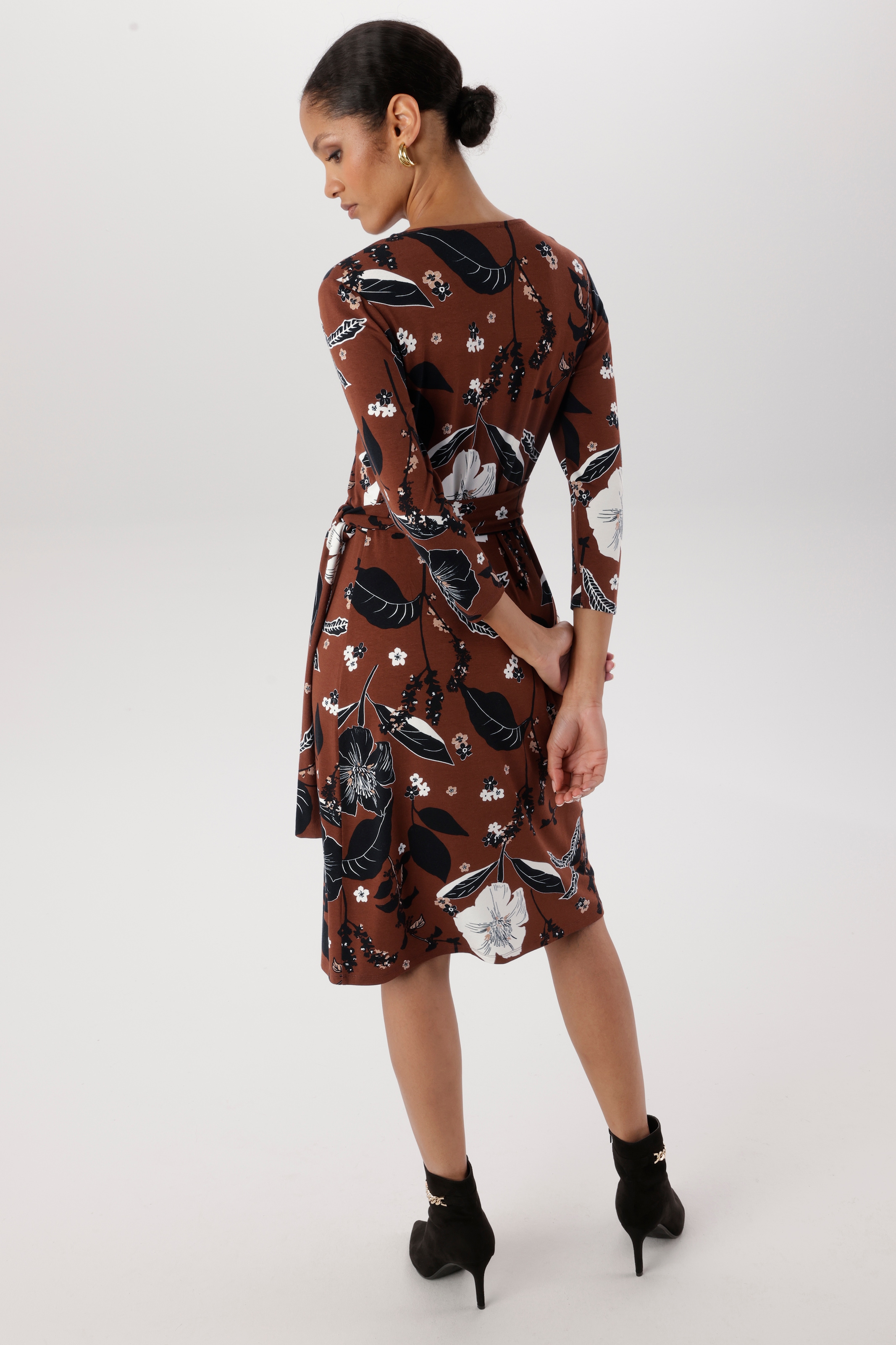 Aniston SELECTED Jerseykleid in femininer Wickel-Optik