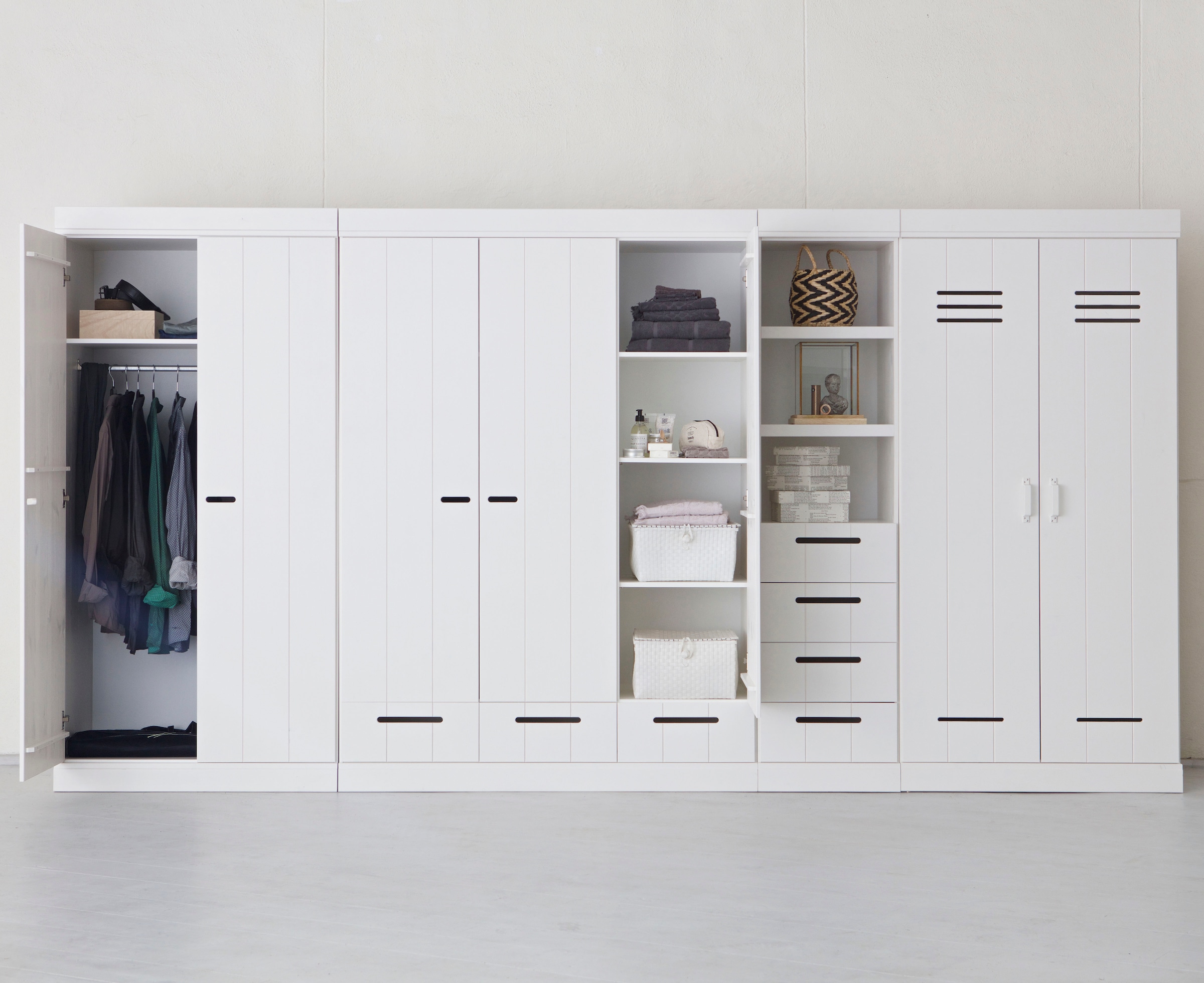 WOOOD Kleiderschrank »Connect mit Streifen-Türen mit Schlitzen (3-türig)« FSC® Massivkiefer, Melamin-Innenraum