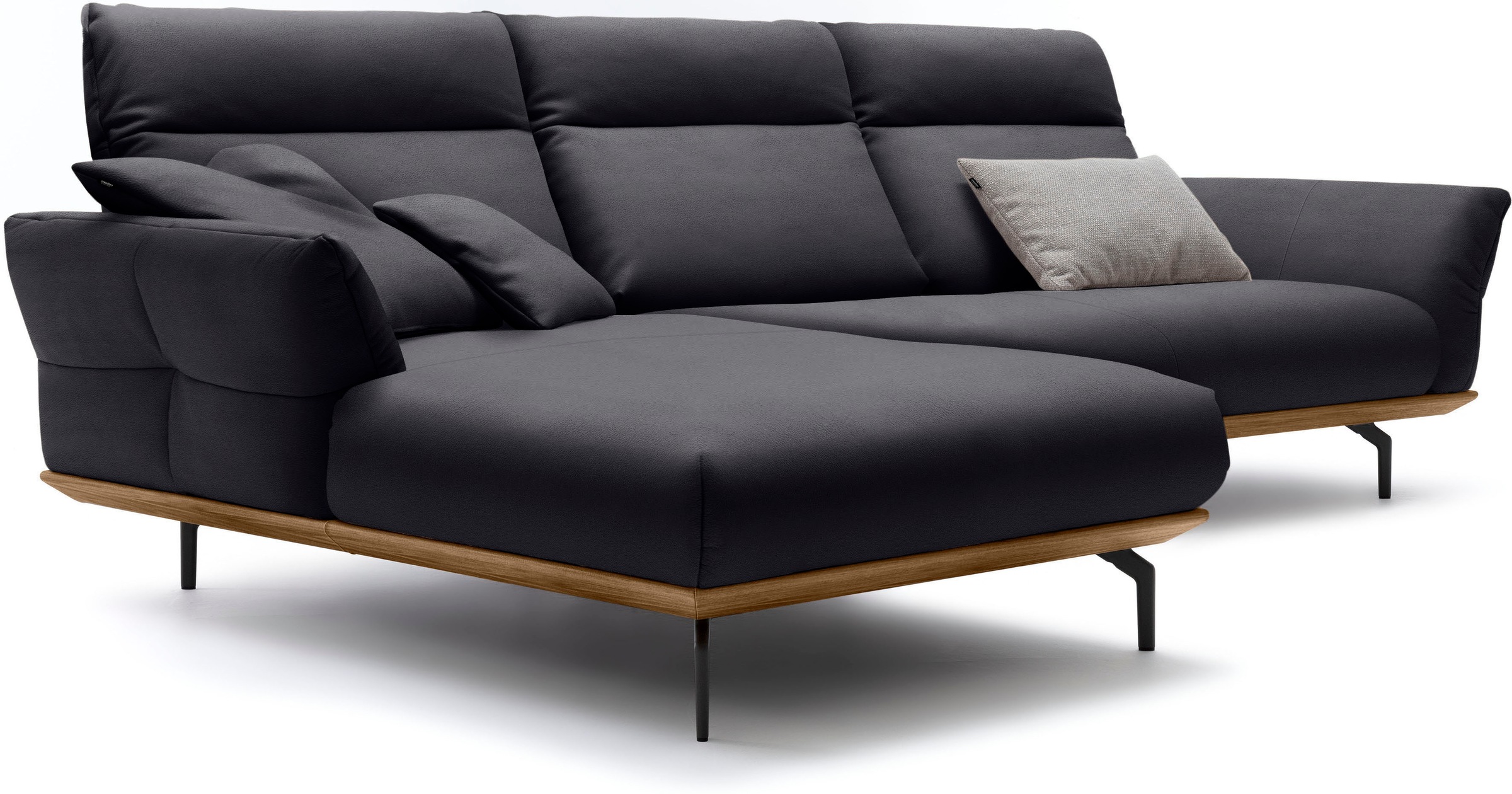 Creation BY ROLF BENZ Ecksofa »CR.460«, Sockel in Nussbaum, Winkelfüße in Umbragrau, Breite 318 cm