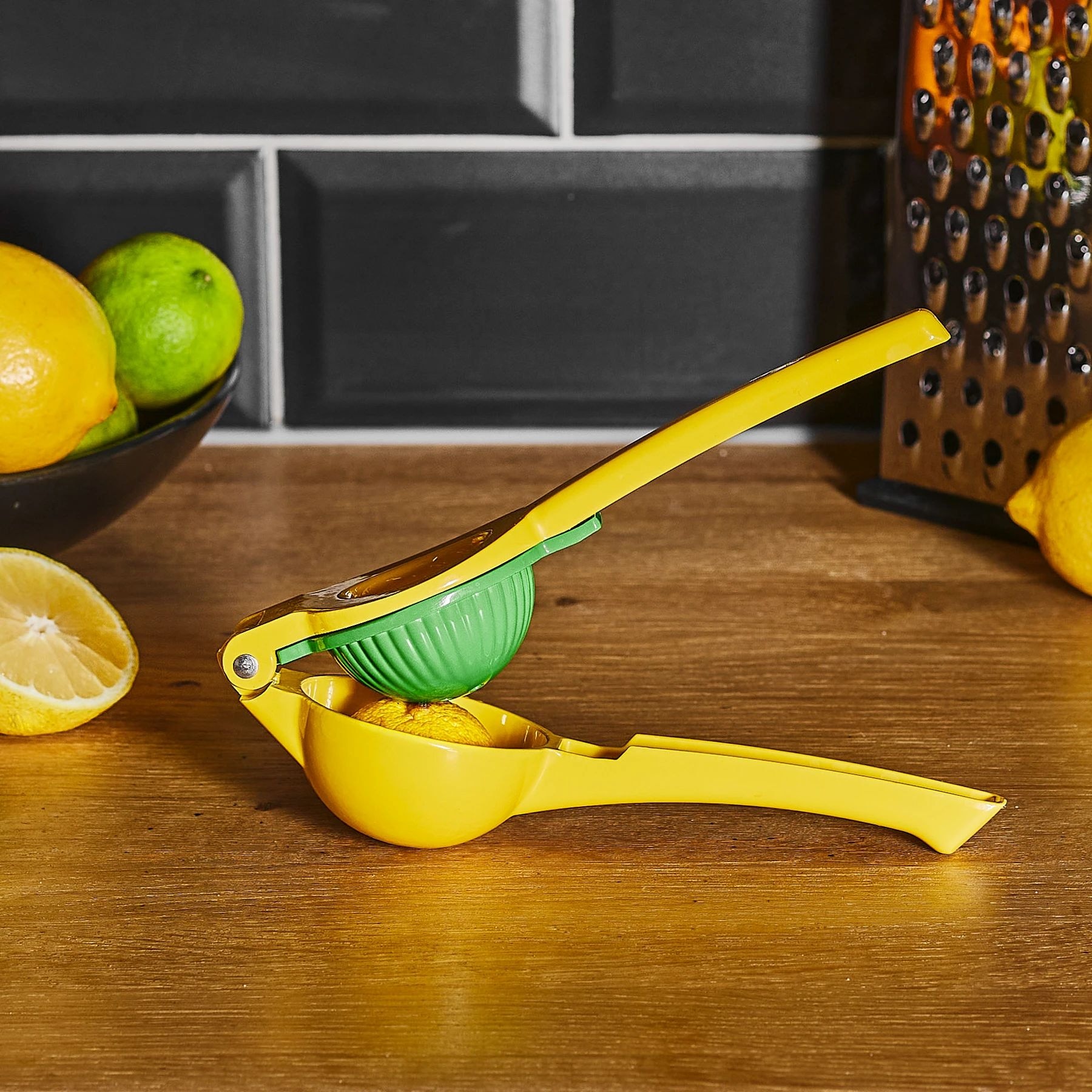 HENSSLERS 2in1 Zitruspresse »HENSSLERS Zitronenpresse 2in1« zum Verfeinern von Getränken und Gerichten, perfekt für Zitrusfrüchte