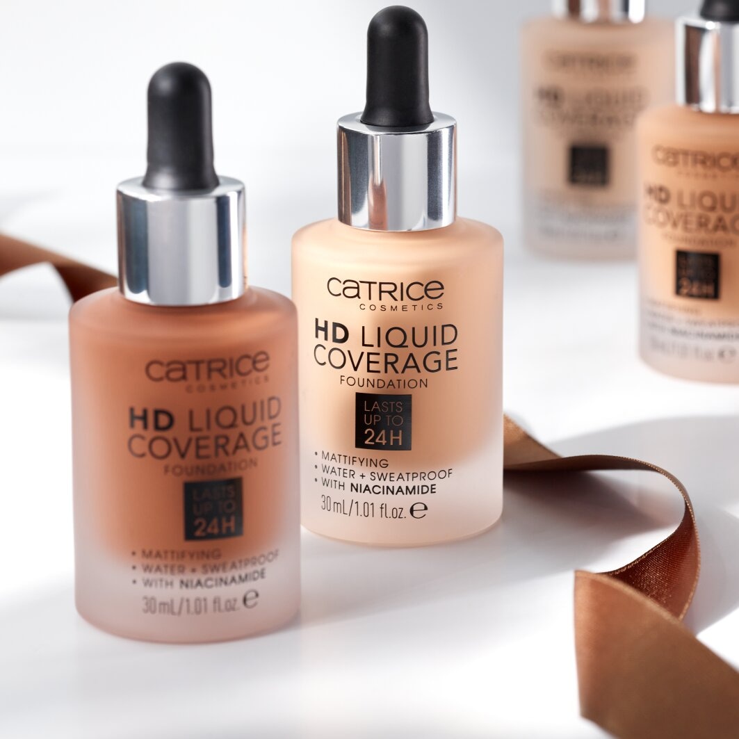 Catrice Foundation »HD Liquid Coverage Foundation«, Flüssig, mattierend, softe Textur, hohe Deckkraft, wasserfest.