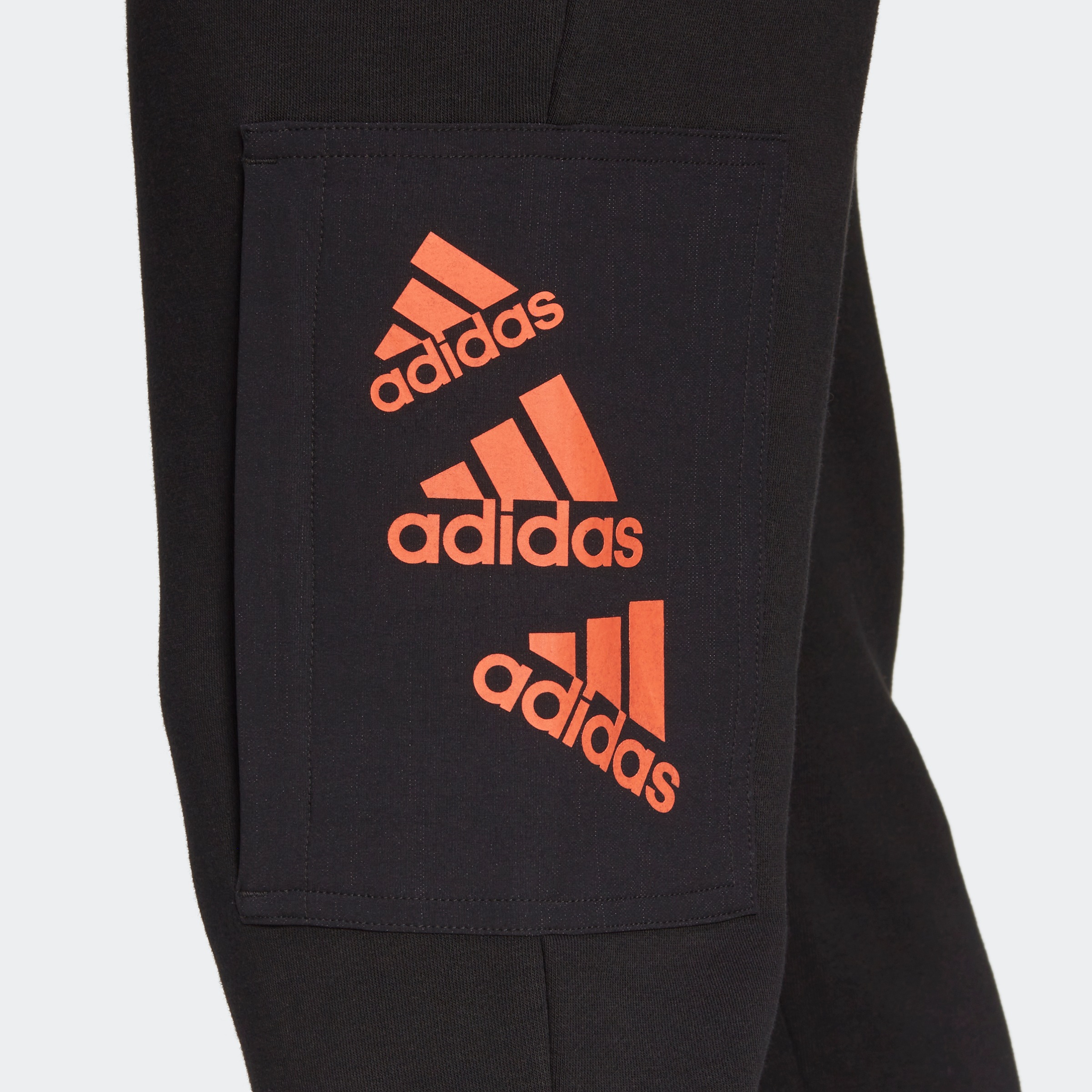 adidas Sportswear Sporthose »ESSENTIALS BRANDLOVE FLEECE HOSE«, (1 tlg.)