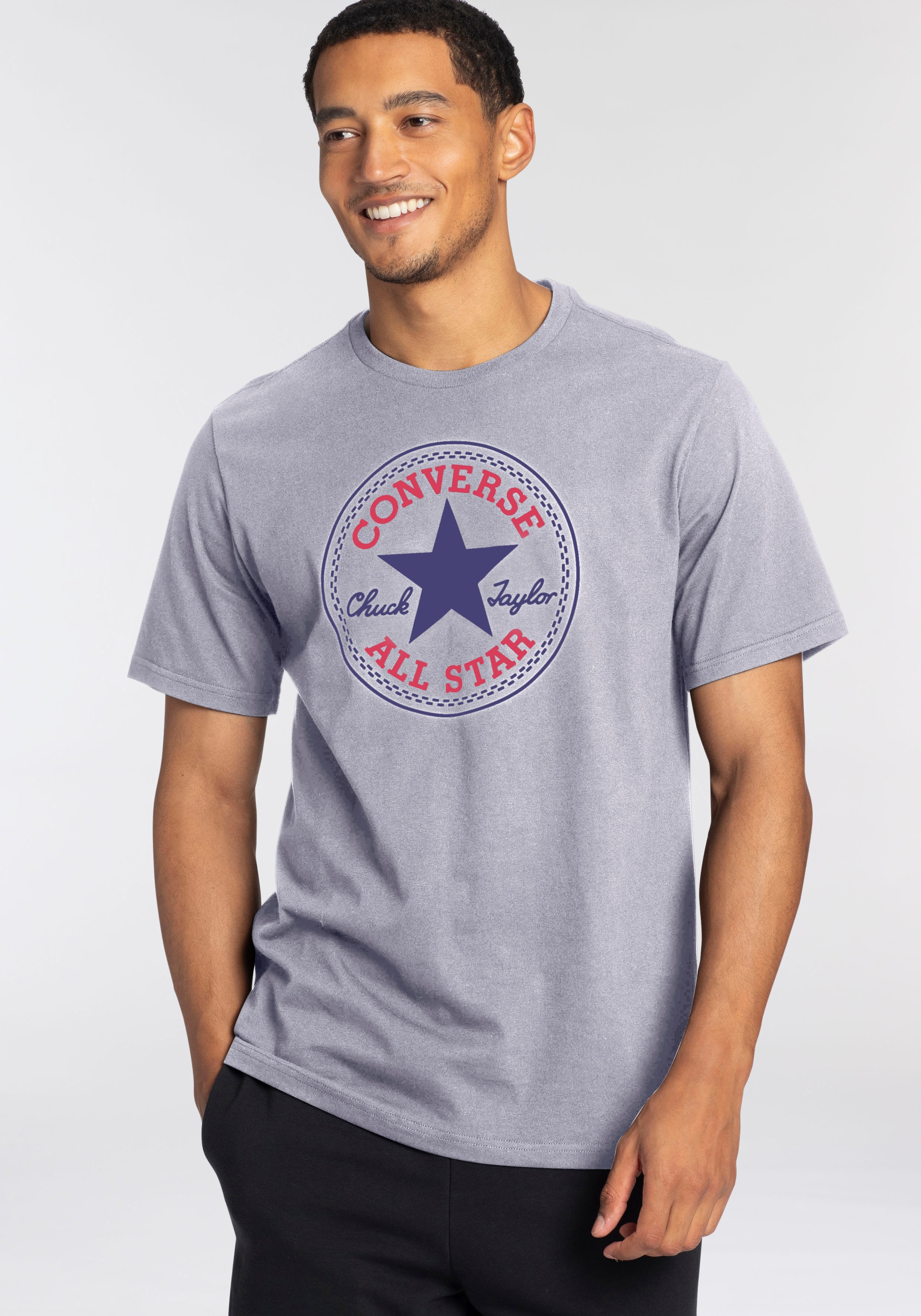 Converse T-Shirt »UNISEX CONVERSE GO-TO ALL STAR PATCH LOGO STANDARD FIT T-SHIRT«, (1 tlg.)