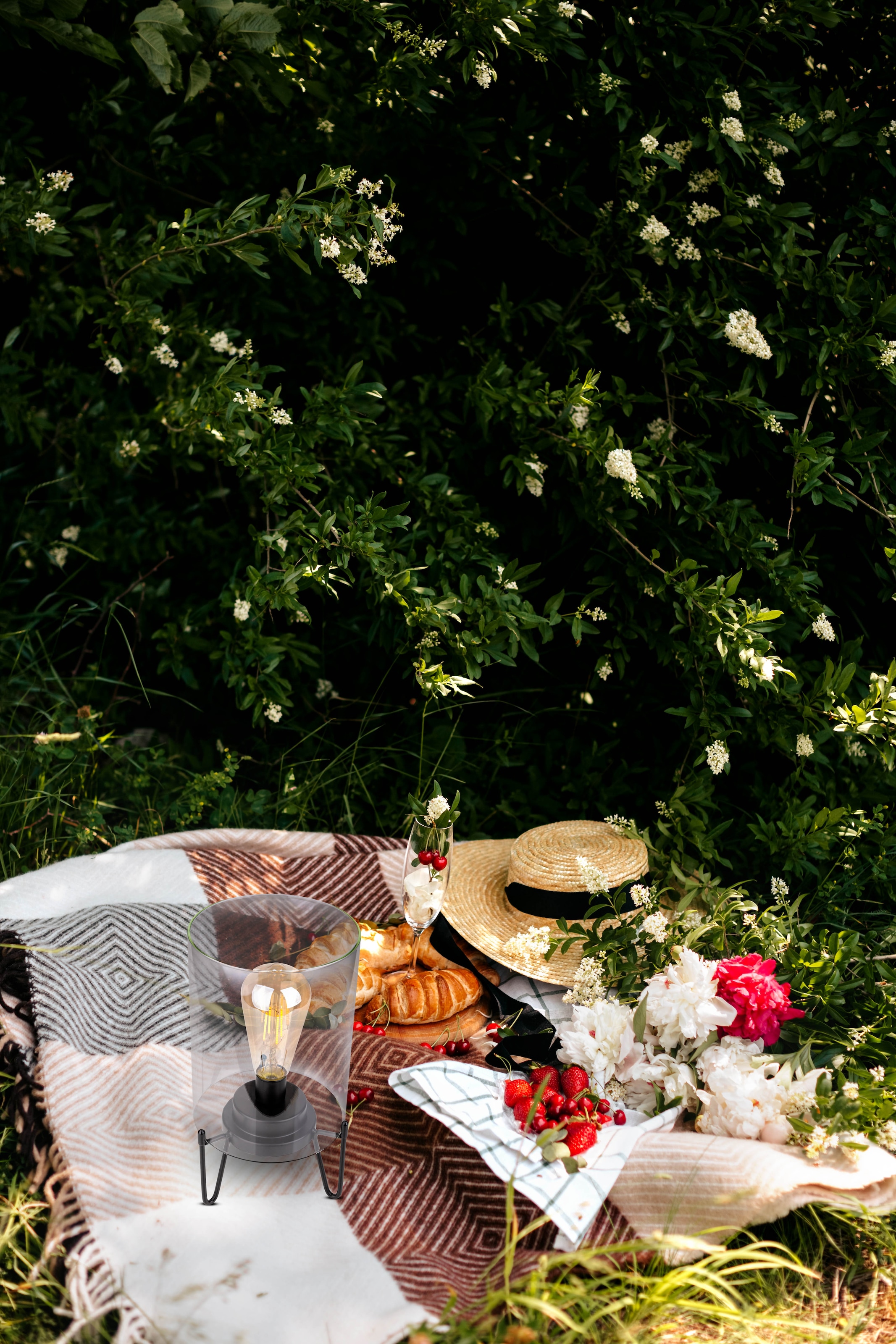 näve LED Außen-Tischleuchte »Lonna« LED-Modul 1 Stk. Warmweiß Glasschirm klar, batteriebetrieben, Timer, Gestell schwarz, H: 28,5cm