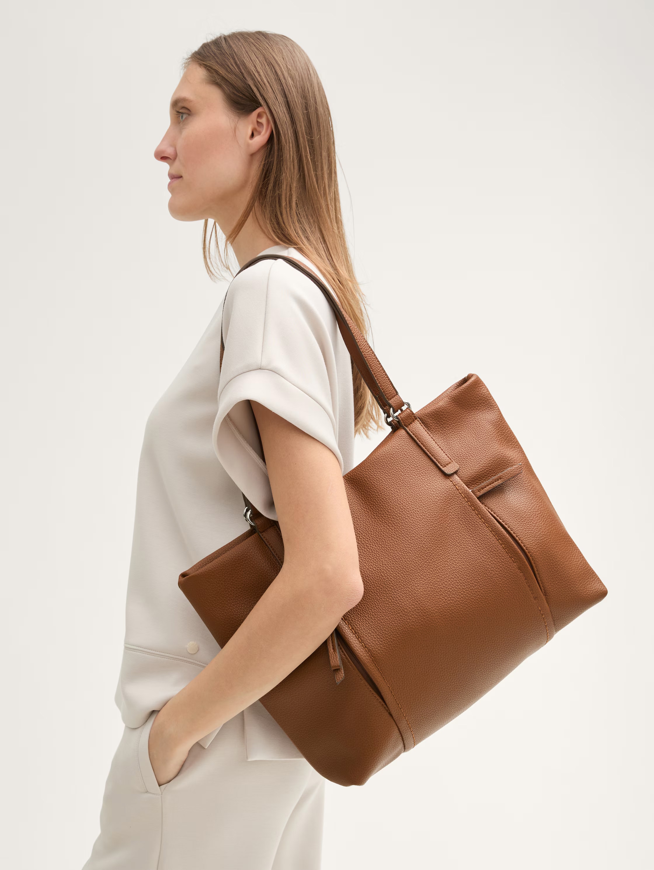 TOM TAILOR Shopper »Beca« aus hochwertigem Kunstleder mit funktionalen Details