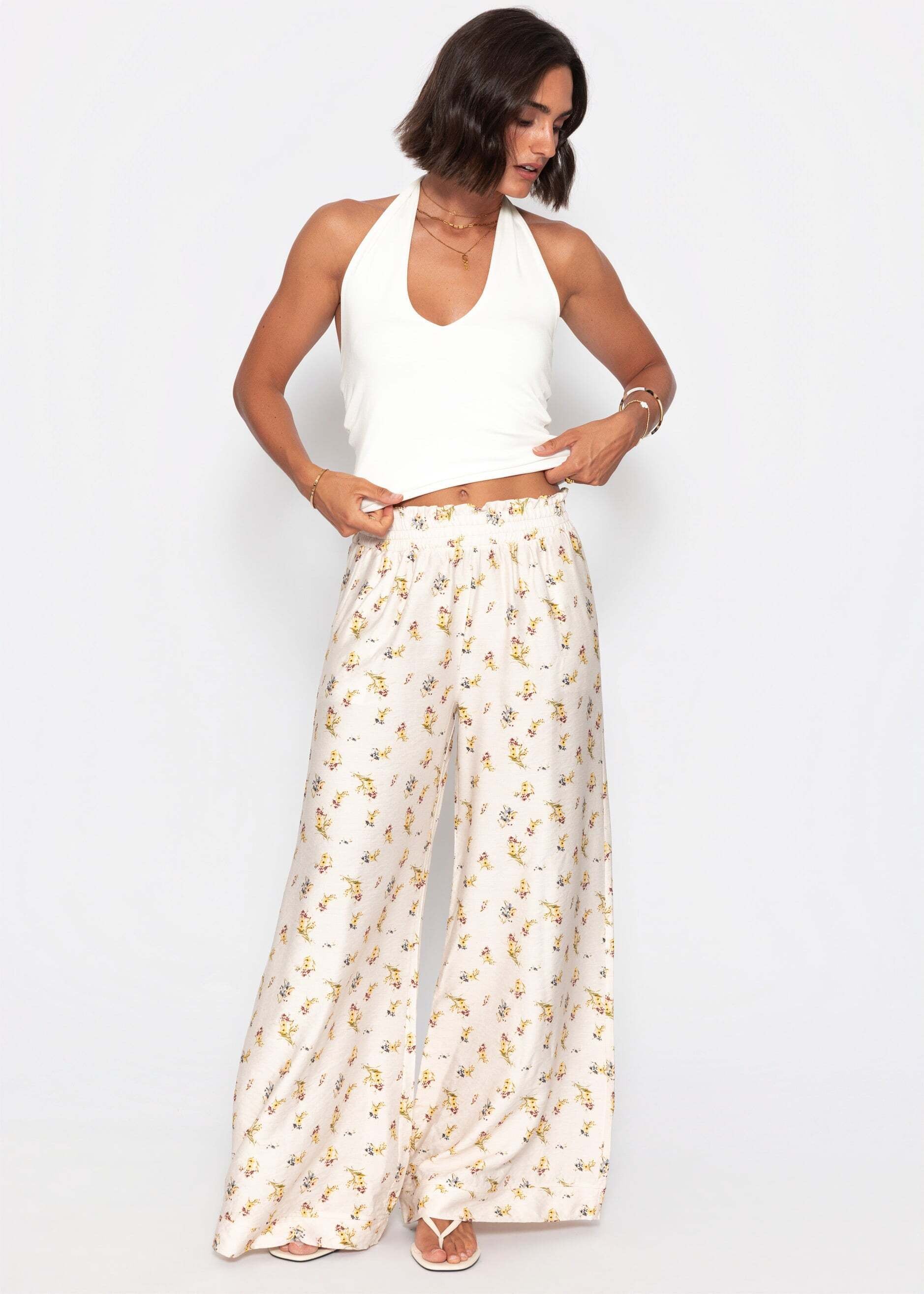 SASSYCLASSY Stoffhose »Palazzo Hose mit floralem Print«  Sommerliche Hose mit weitem Bein und elastischem Bund Hellbeige