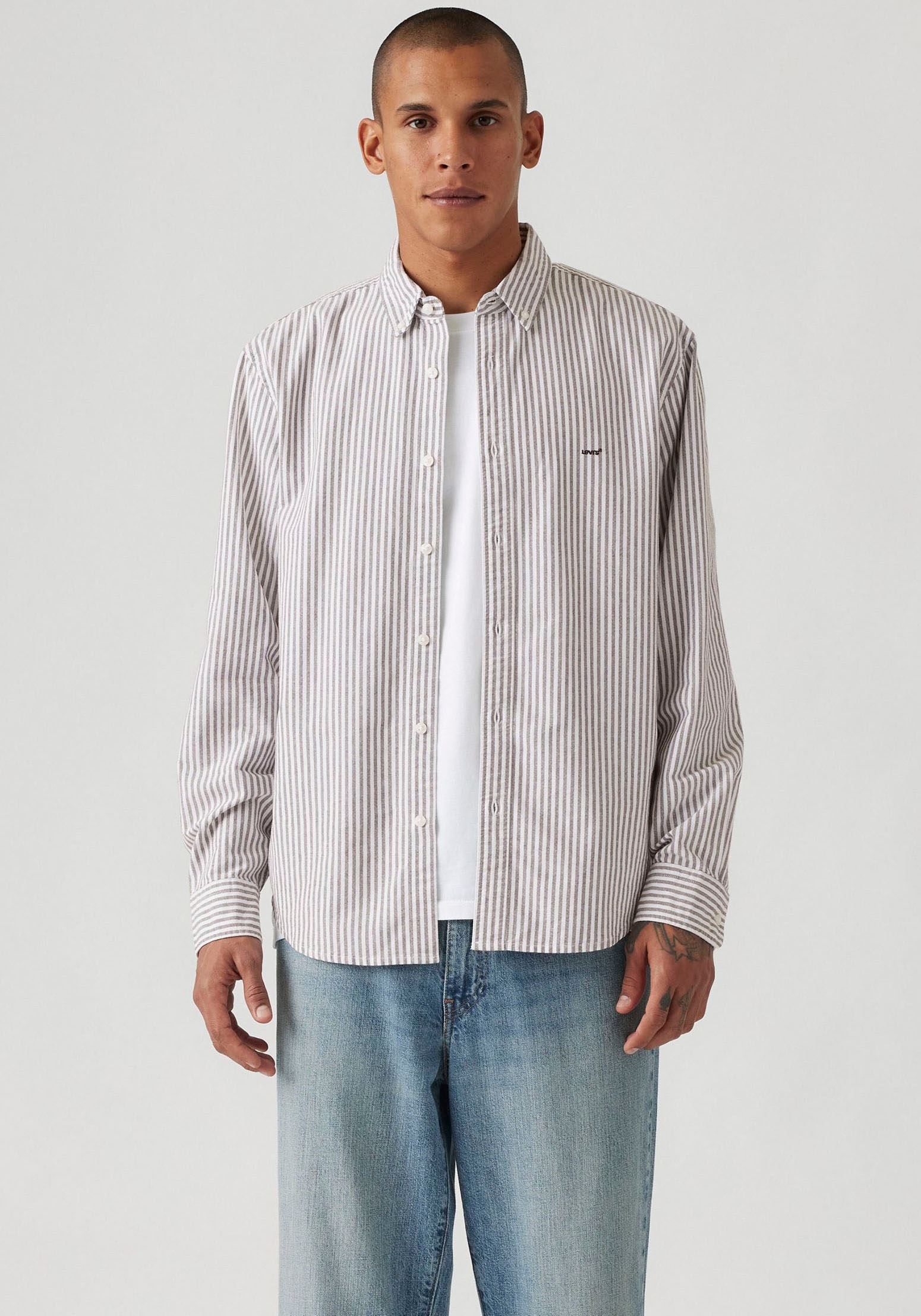 Levi's® Langarmhemd »AUTHENTIC BUTTON DOWN«, mit Ton-in-Ton Logostickerei auf der Brust