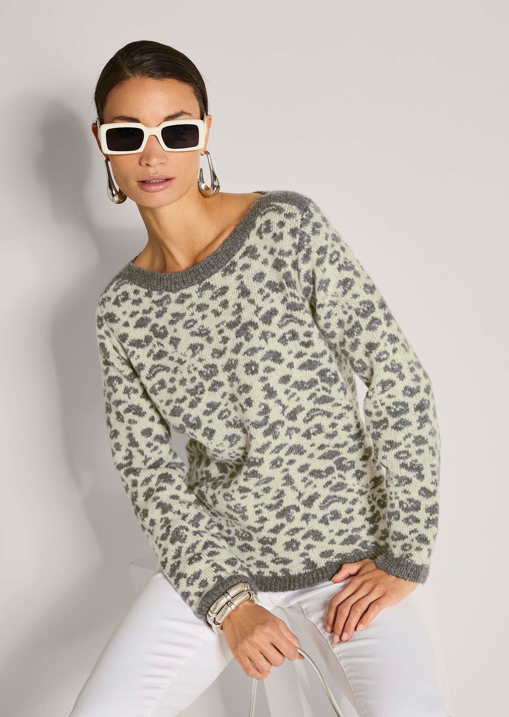 MADELEINE Longpullover »Pullover Eleganter Strick mit U-Boot-Ausschnitt« Animl Dessin