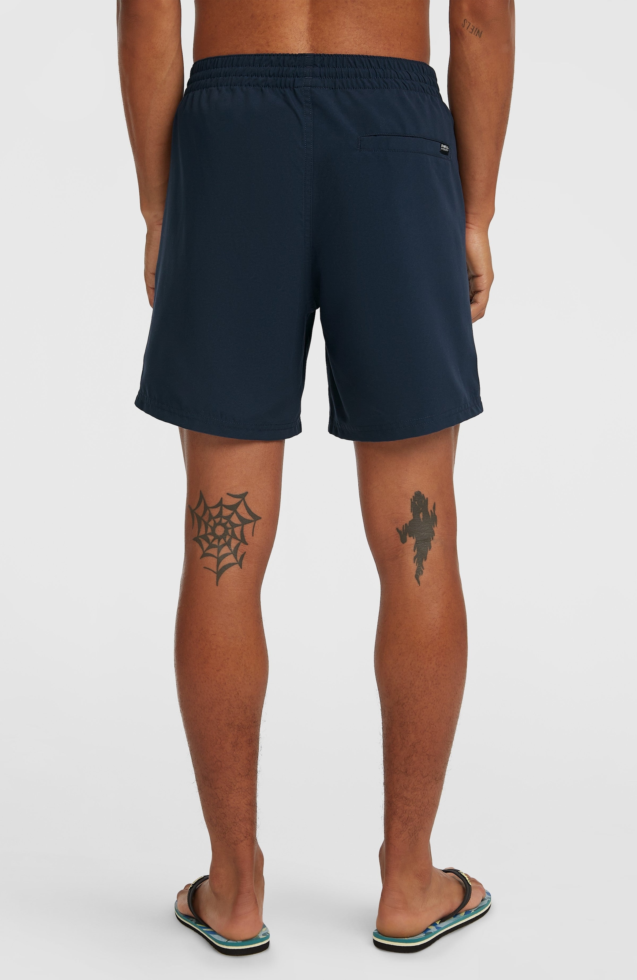 O'Neill Badeshorts »ORIGINAL CALI 16'' SWIMSHORTS« mit seitlichen Eingrifftaschen und Gesäßtasche, mit Stickerei am Bein