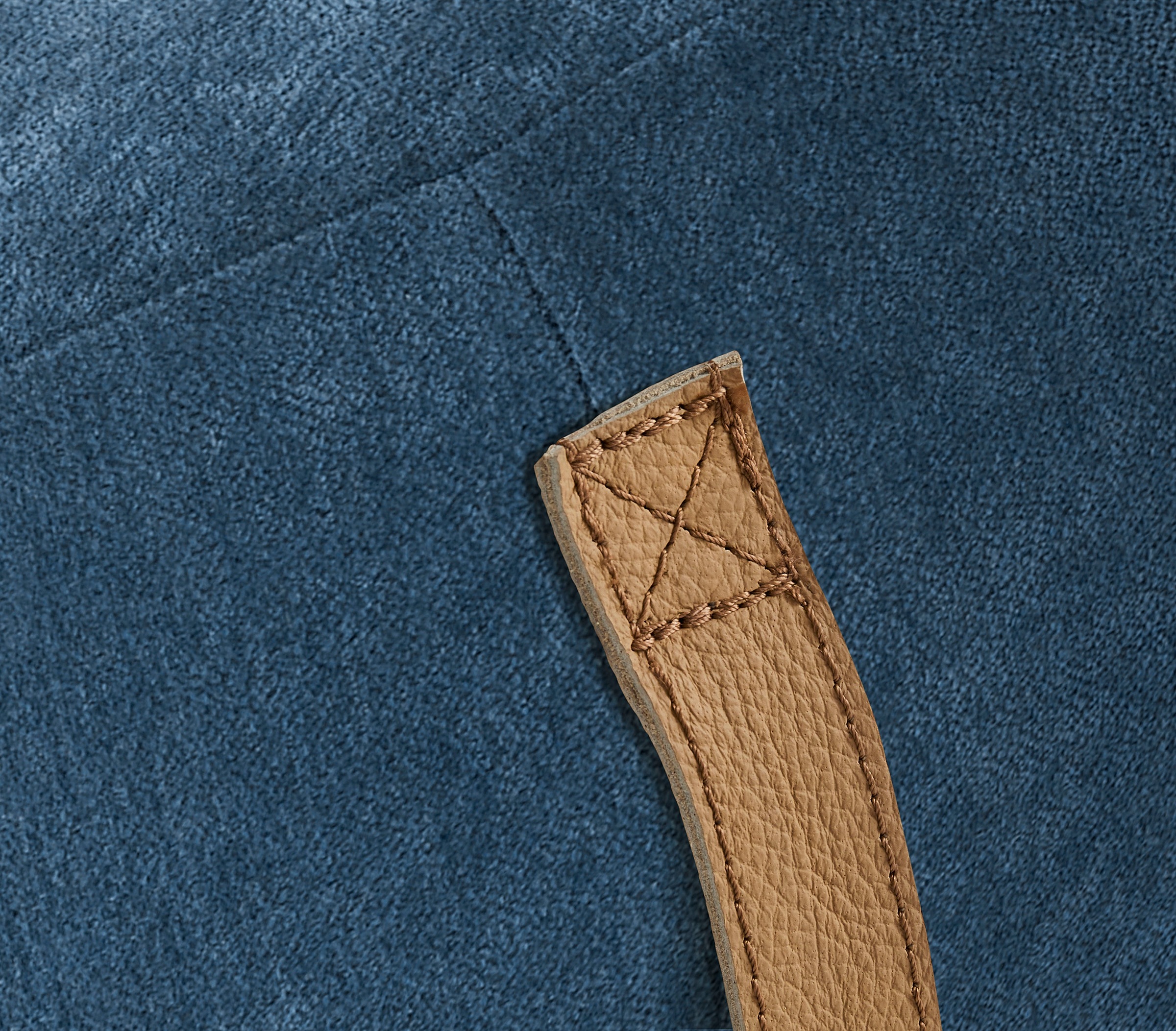 s.Oliver Hocker »Finnian, moderner Designhocker mit Lederriemen, softes Design« hochwertig, zum Wohlfühlen in Luxus-Microfaser/Struktur oder in Bouclé