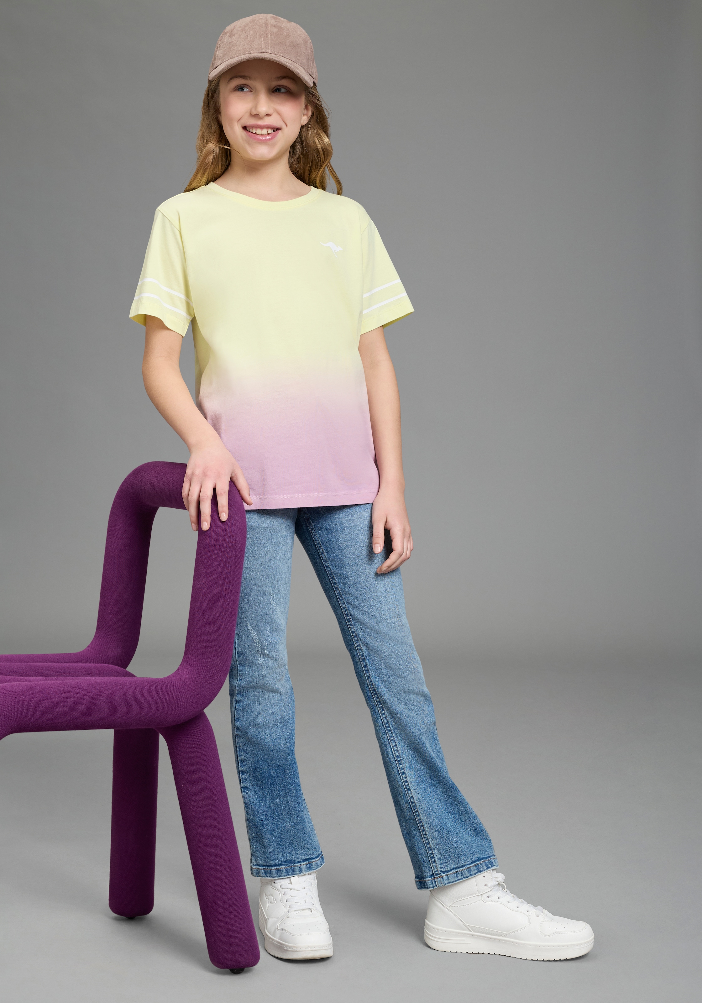 KangaROOS T-Shirt »Kangaroos mit trendigem Farbverlauf« kurzärmelig,  bequeme Passform,  mit Logodruck,  Rundhalsausschnitt