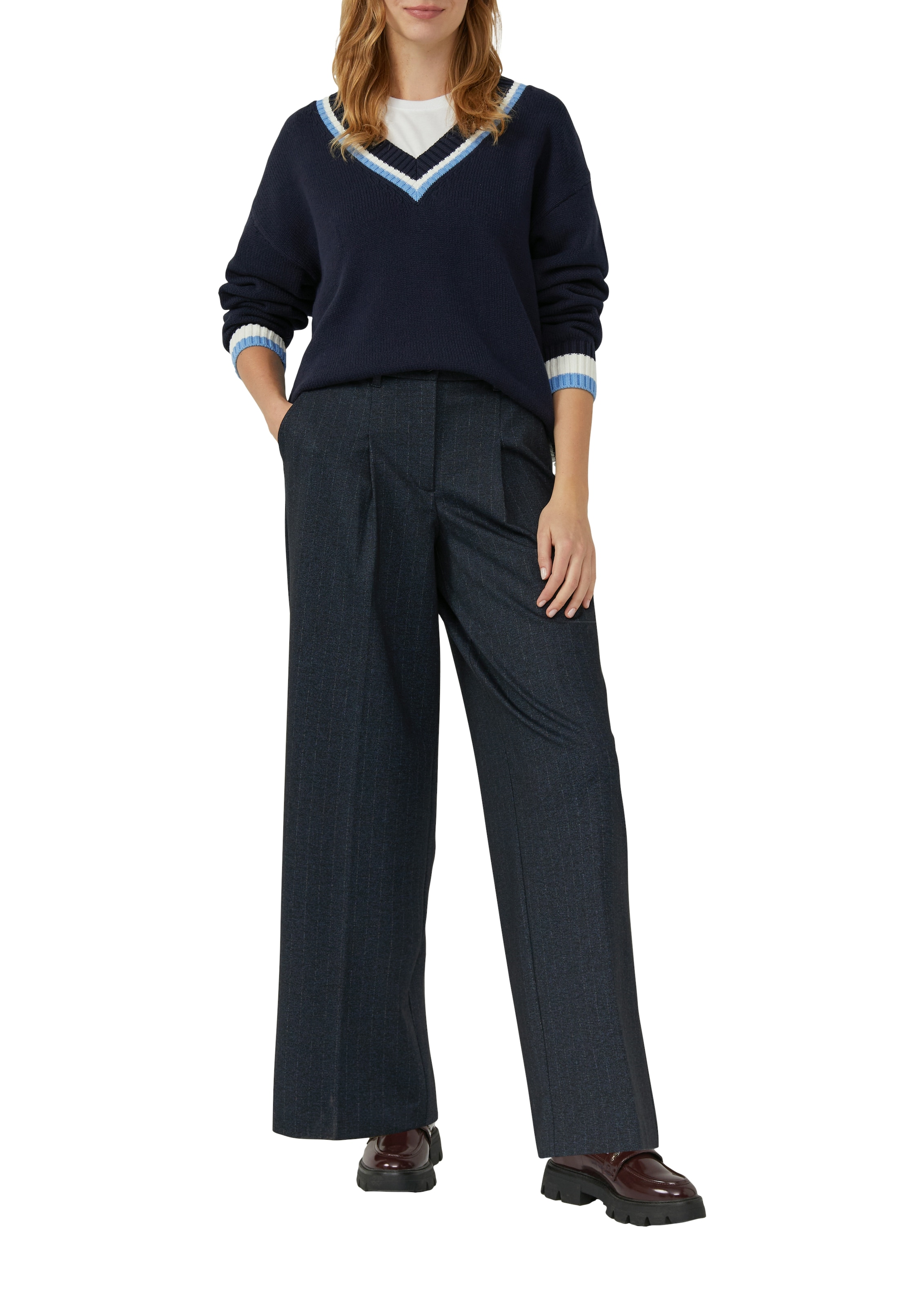 s.Oliver Bundfaltenhose, im Nadelstreifen-Look