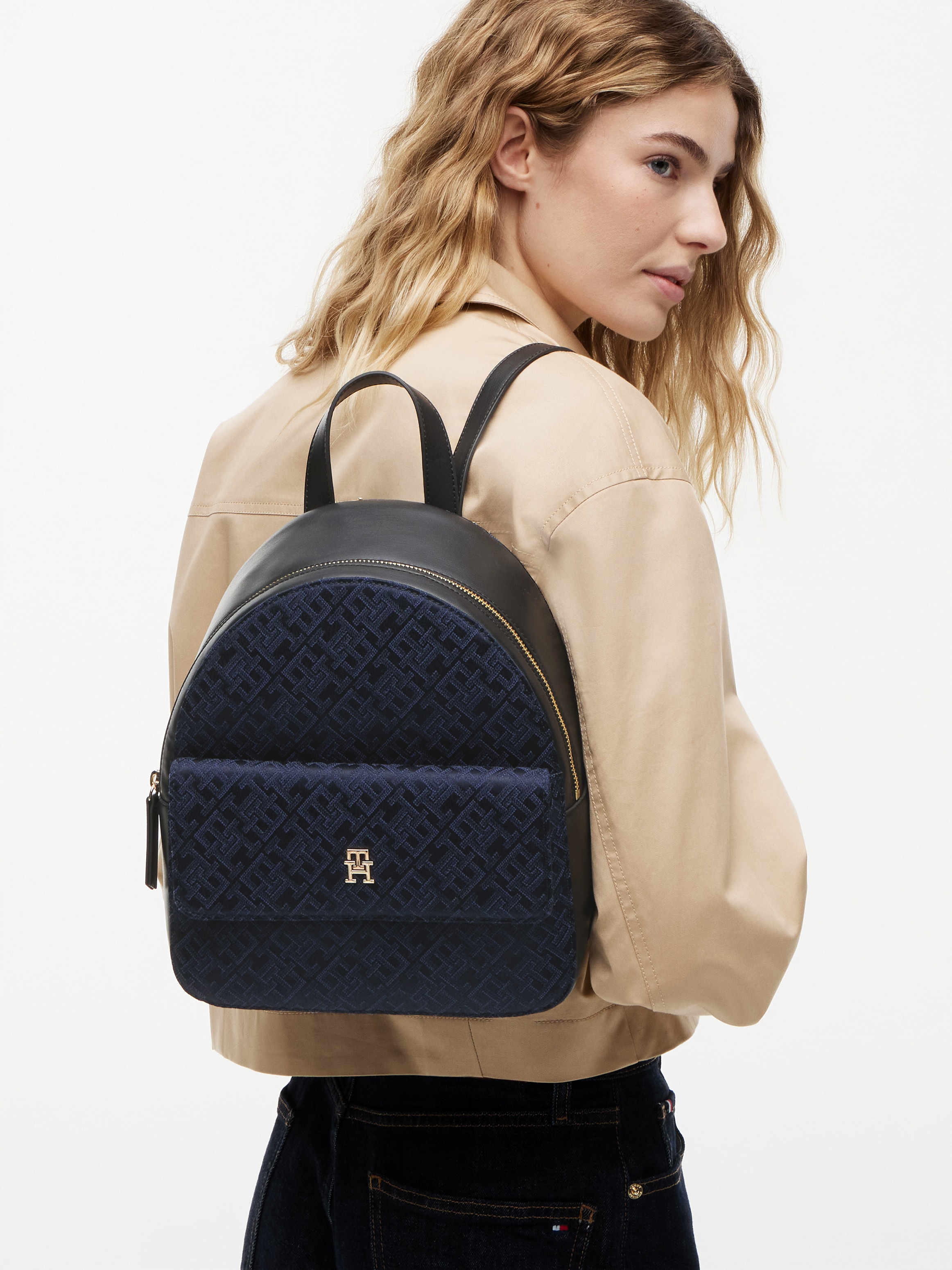 Tommy Hilfiger Cityrucksack »IM LATAM JACQUARD BACKPACK« Damen Freizeitrucksack mit TH-Logomuster