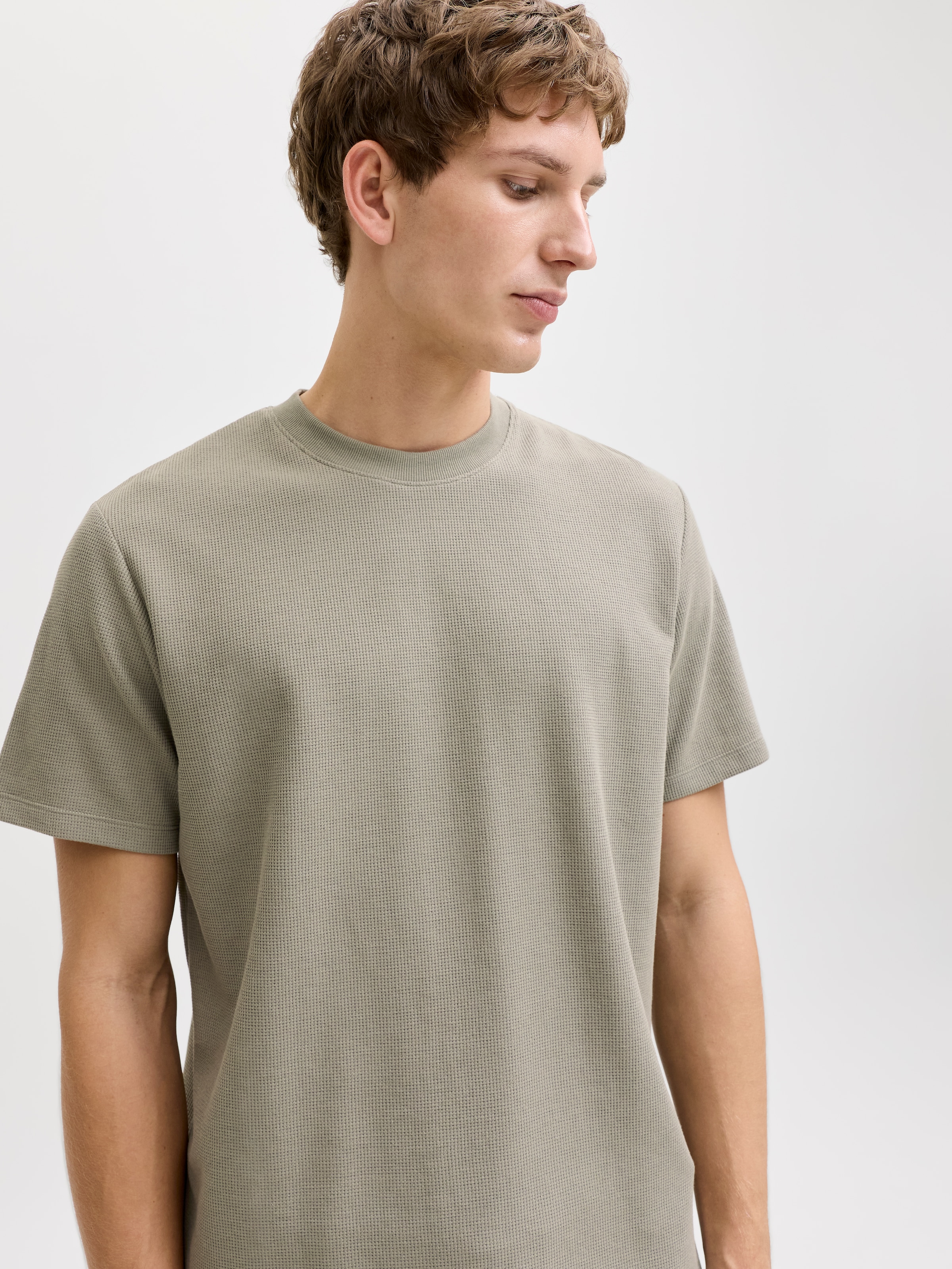 Jack & Jones Rundhalsshirt »JJEAUSTIN TEE SS NOOS« Materialmix, relaxed fit
