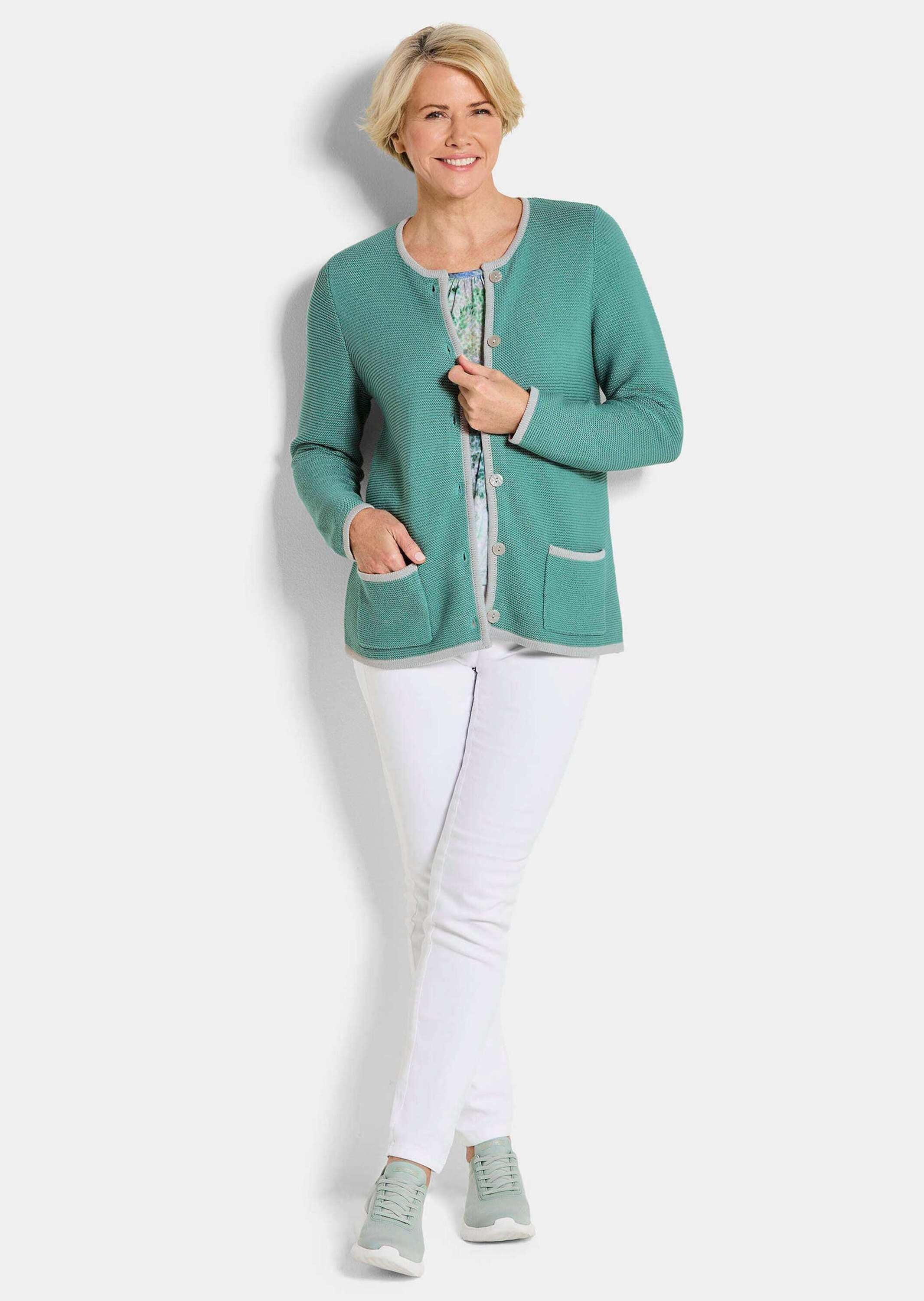 GOLDNER Strickjacke »Kurzgröße Elegante Strickjacke mit Taschen« Knöpfe in Perlmutoptik