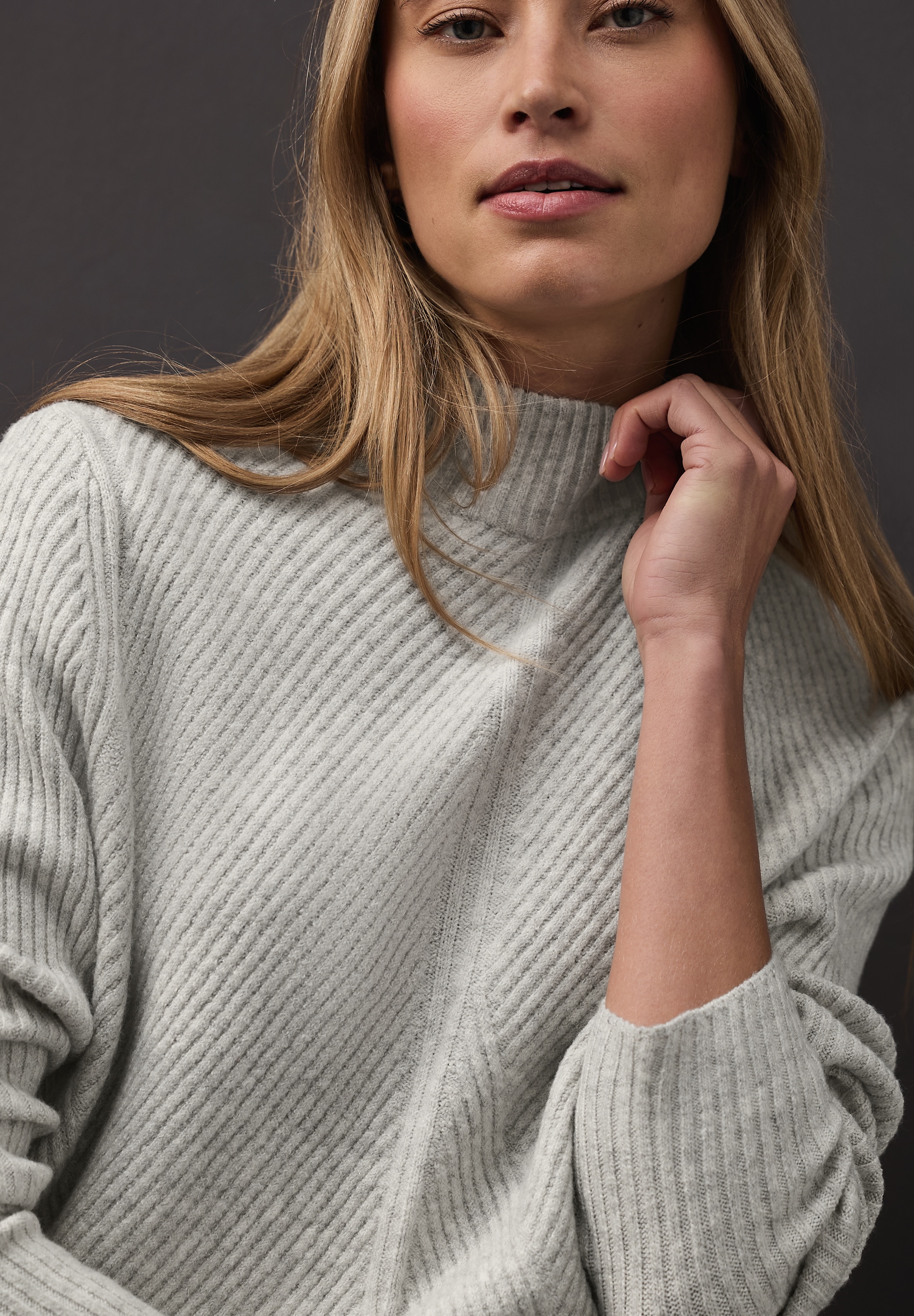 STREET ONE Stehkragenpullover mit dezentem Strukturmuster