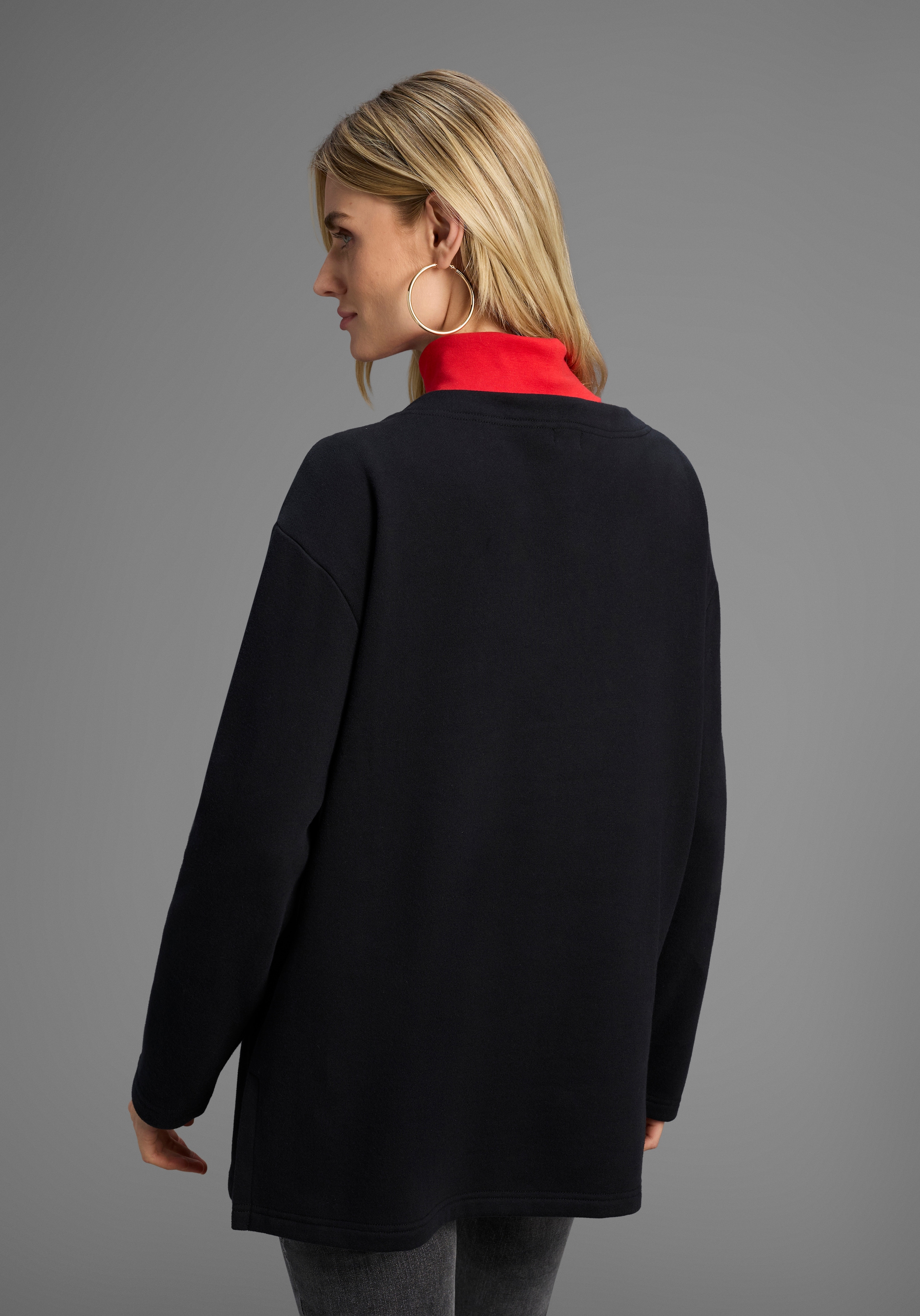 Laura Scott Sweater , Lässig-weiter Sweater mit komfortabler Passform und Seitenschlitzen.
