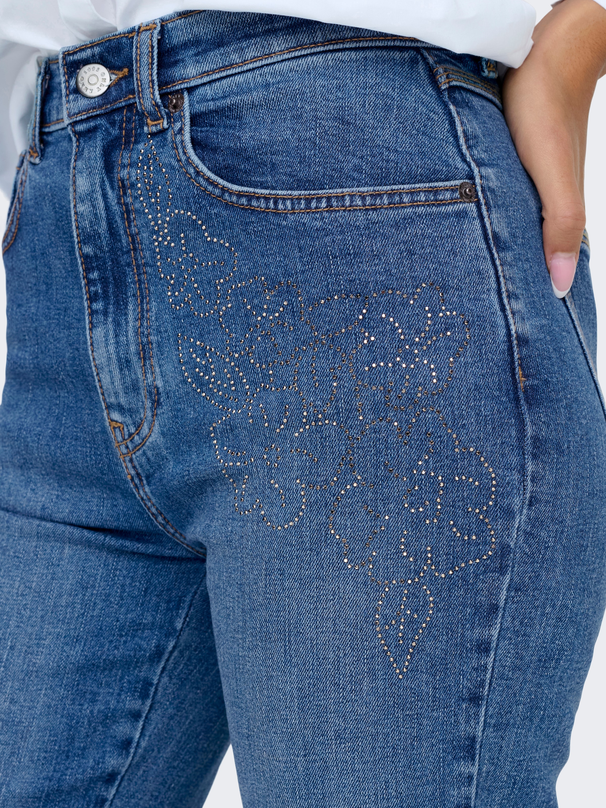 ONLY Bootcut-Jeans »ONLJUICY HW FLARE RHINESTONE DNM AZG« mit dezenter Verzierung