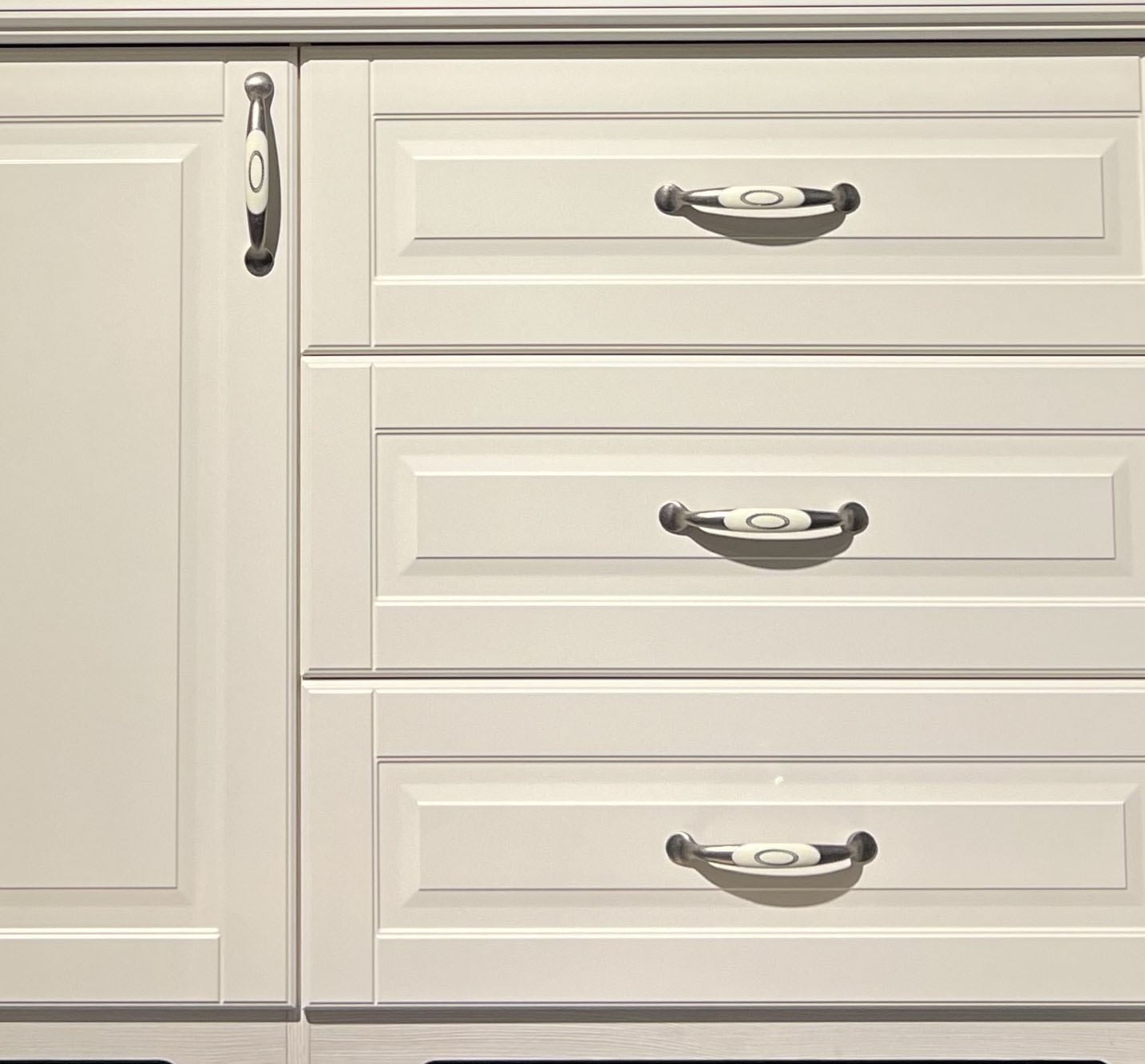 Home affaire Kombikommode »Evergreen, Maße: B/T/H 131/48/88cm, Soft-Close-Funktion«, (1-türig und 3 Schubladen), im klassischen Landhausstil,FSC-zertifiziert,hochwertige UV Lackierung