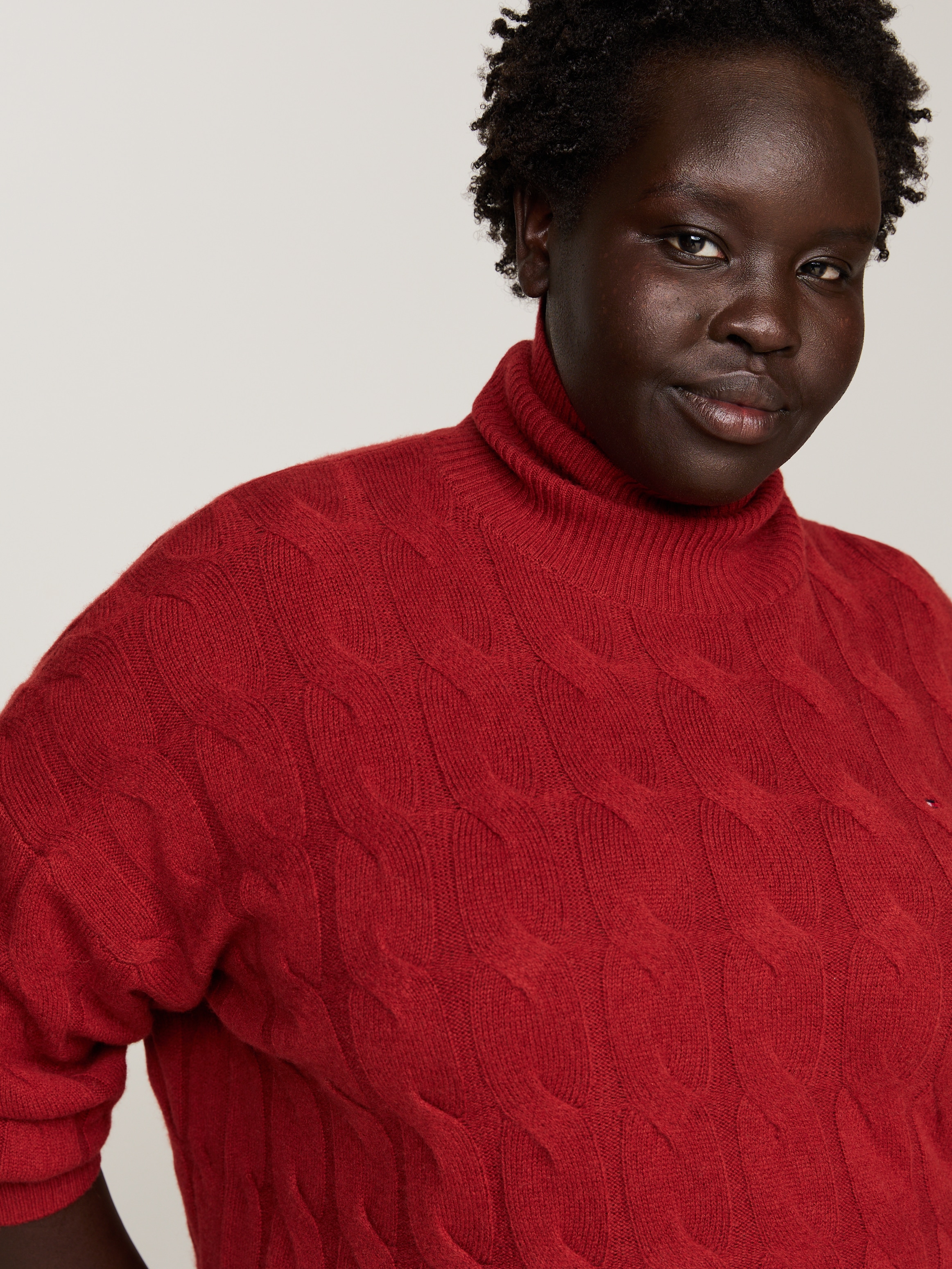 Tommy Hilfiger Curve Rollkragenpullover »CRV SOFT WOOL C Sweater«, in Großen Größen, mit Logostickerei am Ärmel, aus 100% Wolle