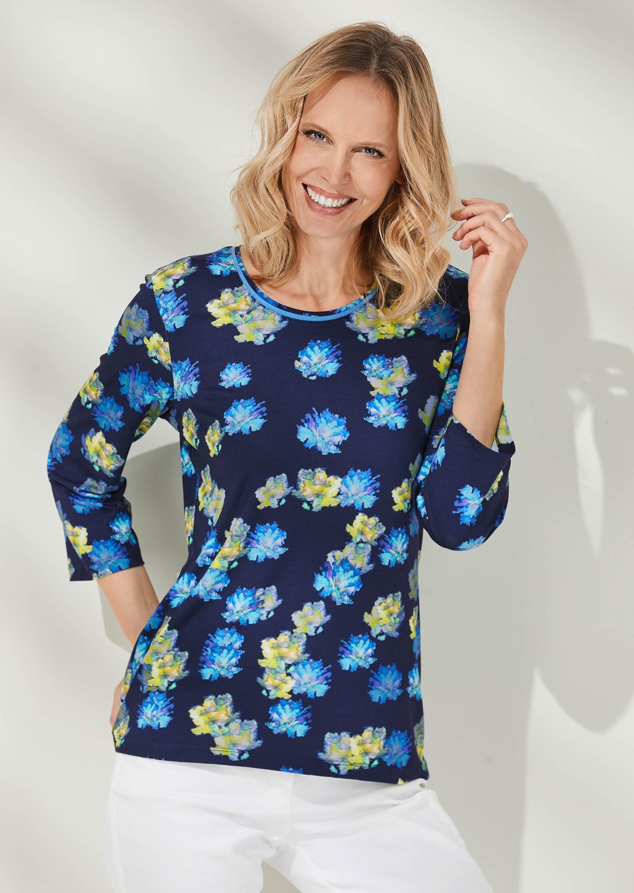 GOLDNER Print-Shirt »Kurzgröße Druckshirt in kraftvollen Farben« Kontrastpaspel am Ausschnitt