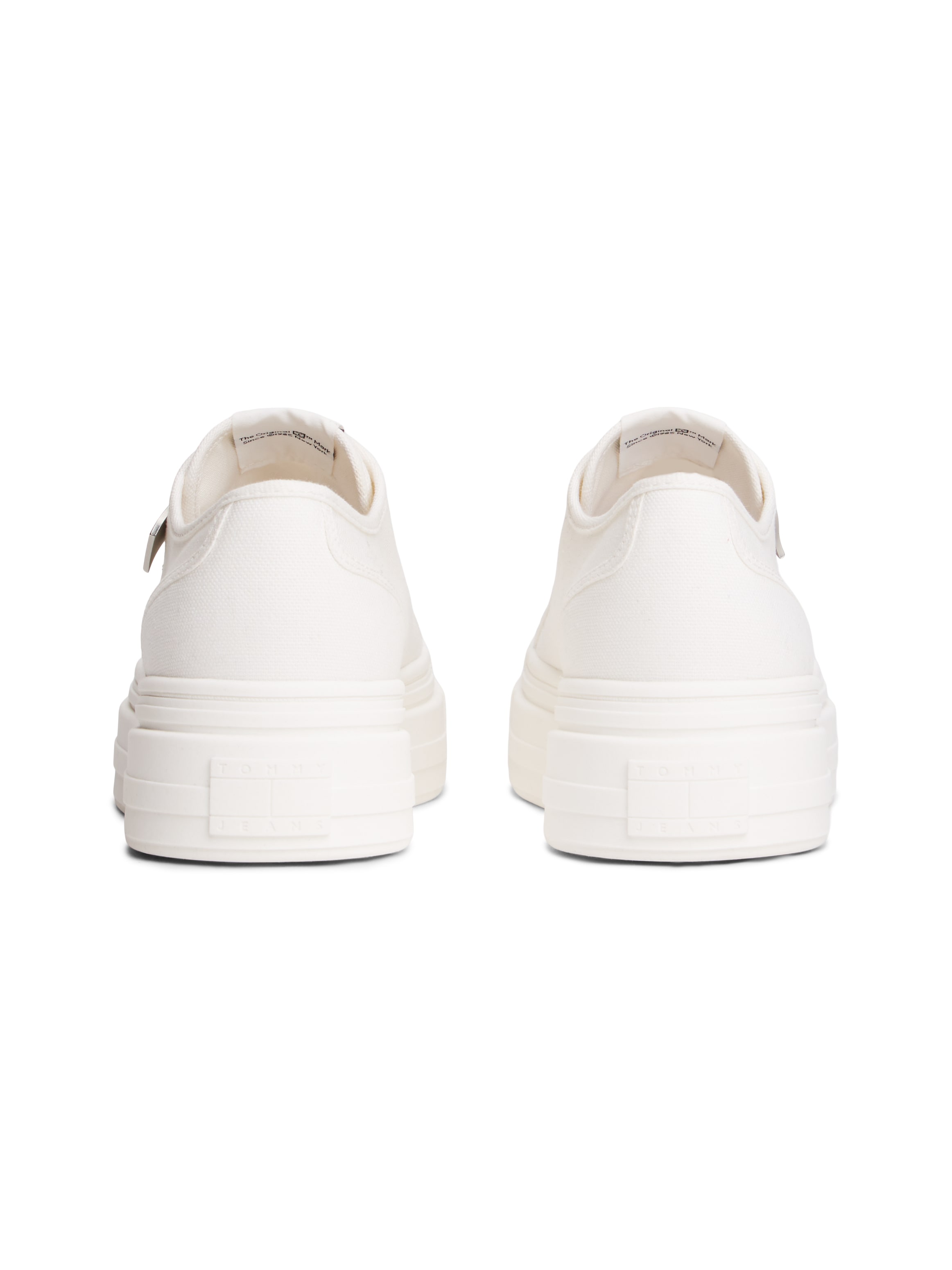 Tommy Jeans Plateausneaker »TJW FLATFORM SNEAKER CHARMS«  Halbschuh, Schnürer, Freizeischuh mit kleiner TJ-Flagge als Anhänger