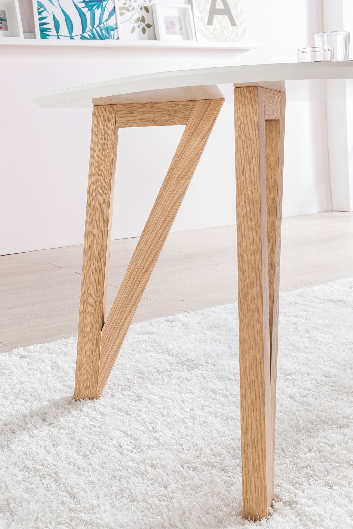 SalesFever Esstisch »Solna - Stilvoller Tisch für Ihr Zuhause« Massive Eichen-Haarnadelbeine: Natürliches Design-Statement