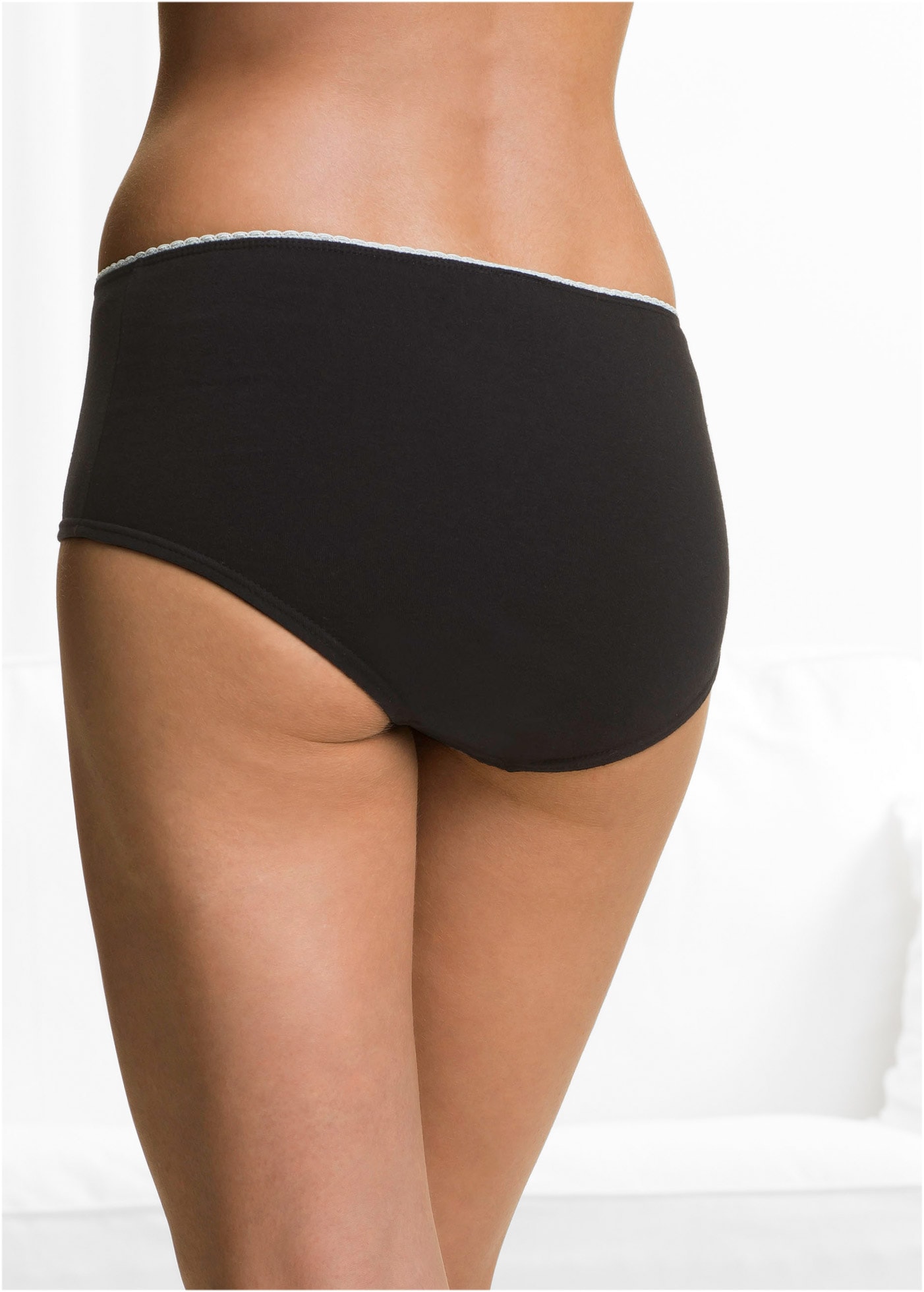 bonprix Maxislip Packung, 4 Stk. mit farbigem Spitzeneinsatz, mit Zierschleife, bequeme Passform