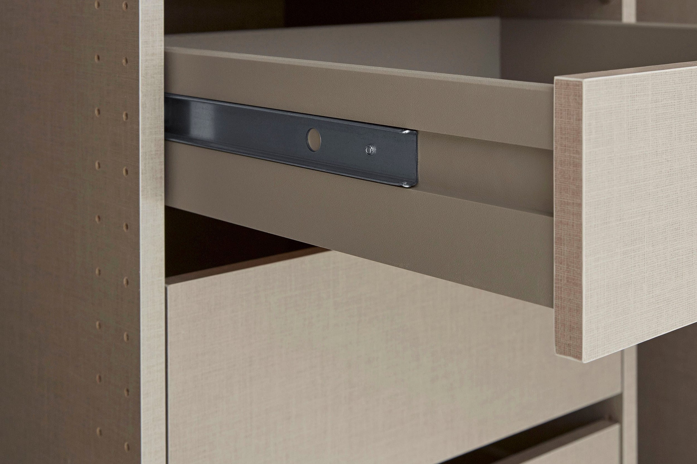 rauch Drehtürenschrank »Kleiderschrank Schrank Garderobe TOPSELLER OTELI inkl. Inneneinteilung«, (erhältlich in Breiten 91-360 cm, ab Breite 136cm inkl. Innenschubladen), mit zusätzlichen Einlegeböden, optional mit Spiegel MADE IN GERMANY