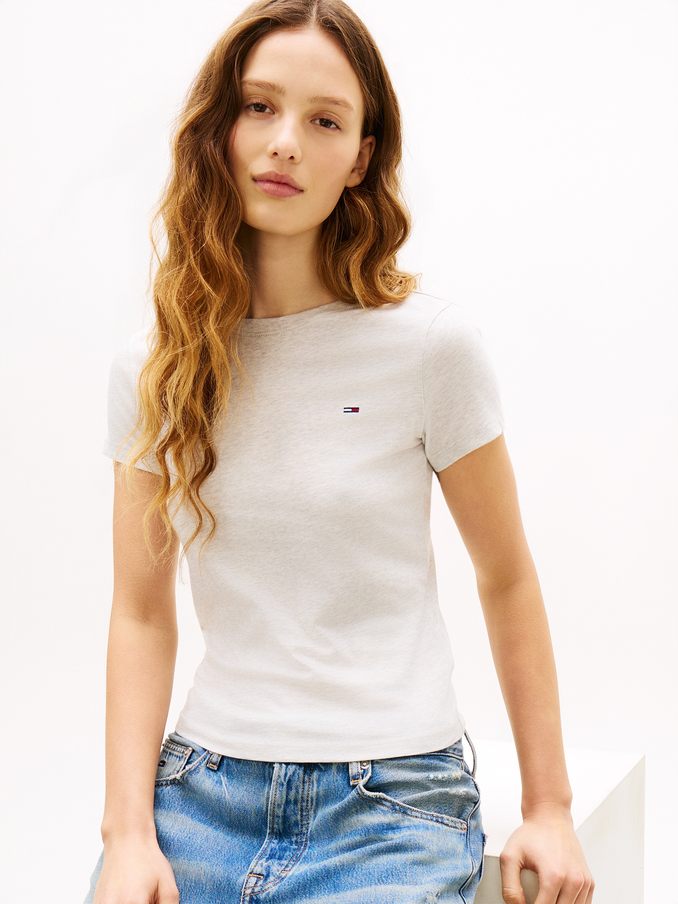 Tommy Jeans Kurzarmshirt »TJW SLIM C-NECK TEE« mit Logo-Stickerei