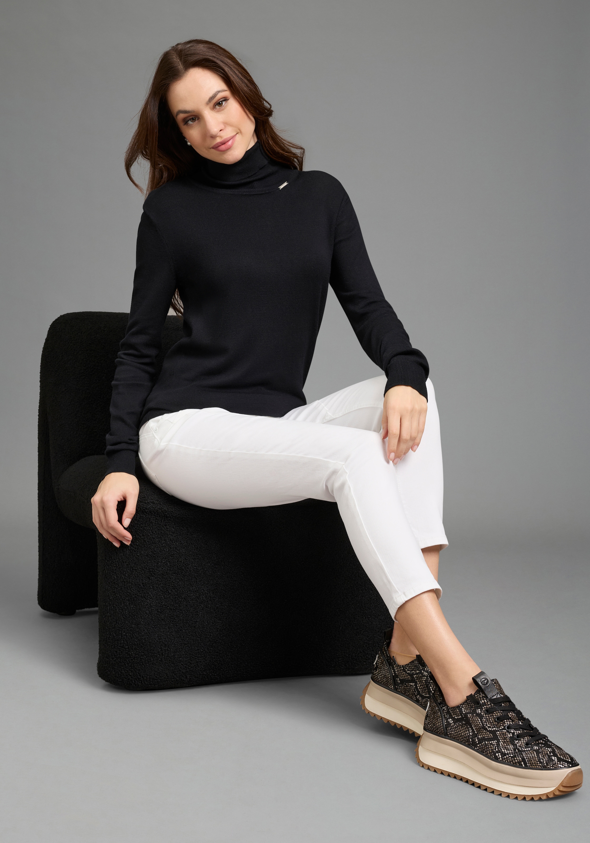 Bruno Banani Rollkragenpullover mit Metalllogo