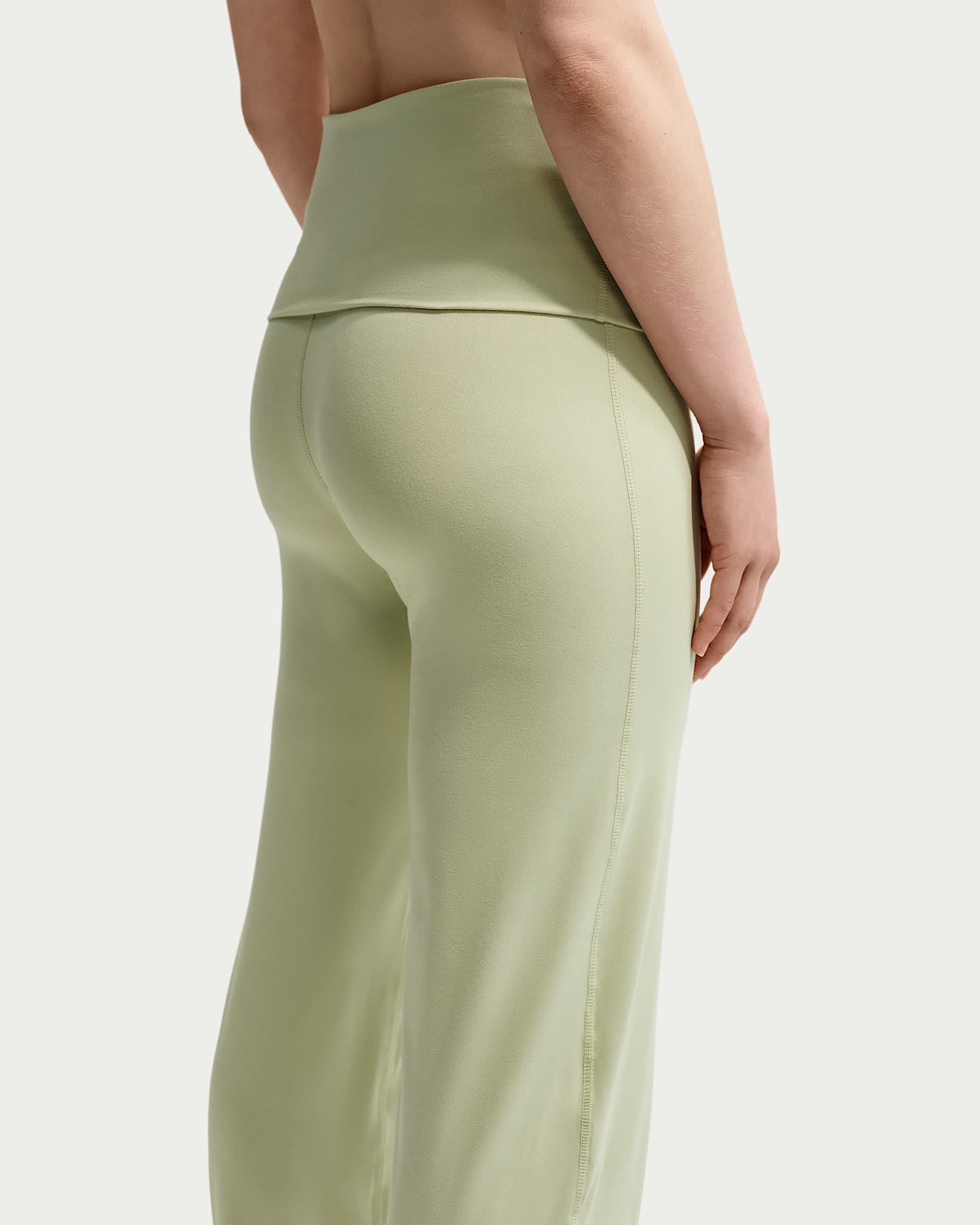 Nike Sportswear Sporthose »W NK FLARED PANT GLS«  mit ausgestelltem Bein, aus Polyester und Elasthan