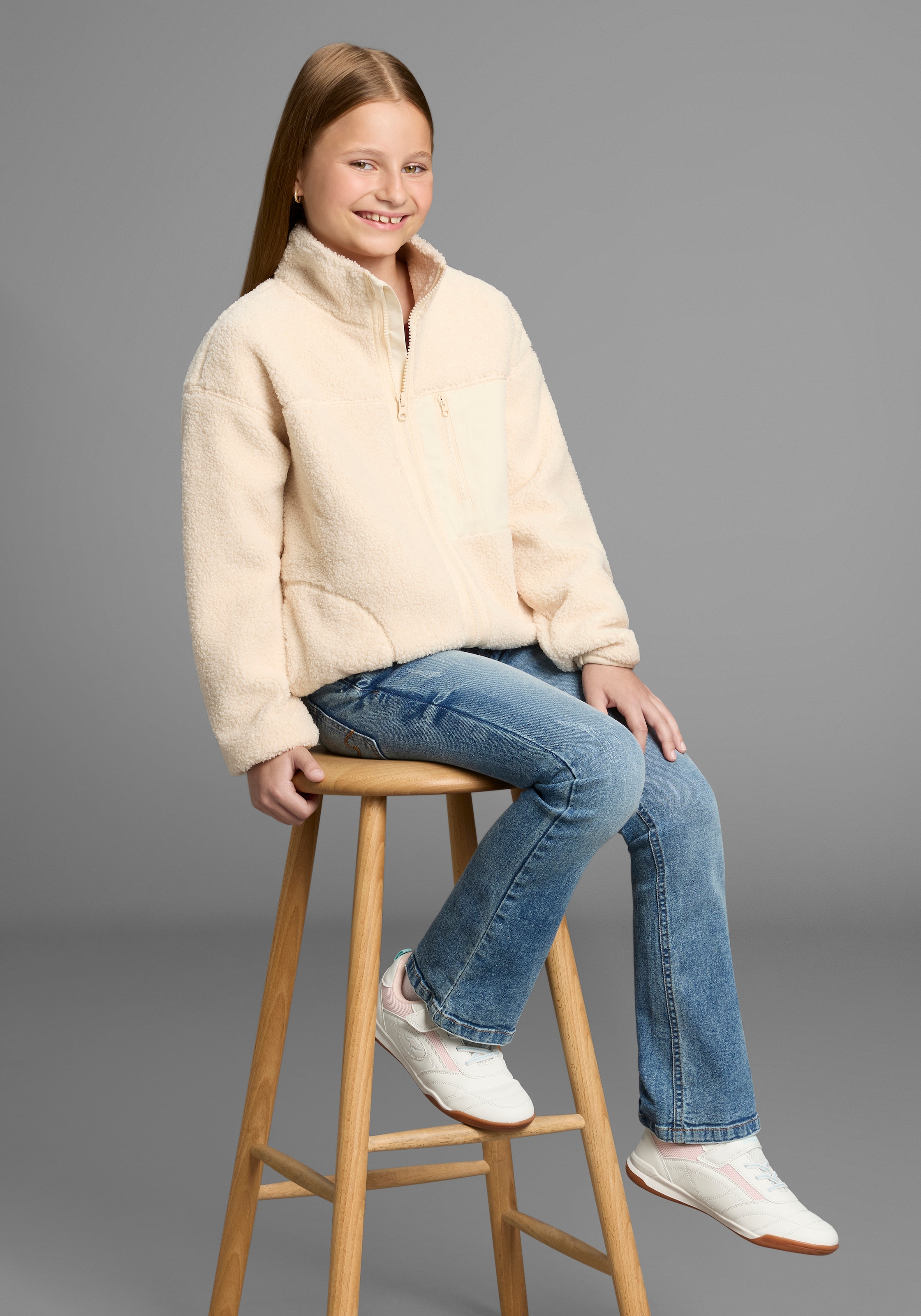 KangaROOS Sweatjacke »Kuschel-Jacke mit reflektierendem Badge«, Weicher Teddyplüsch