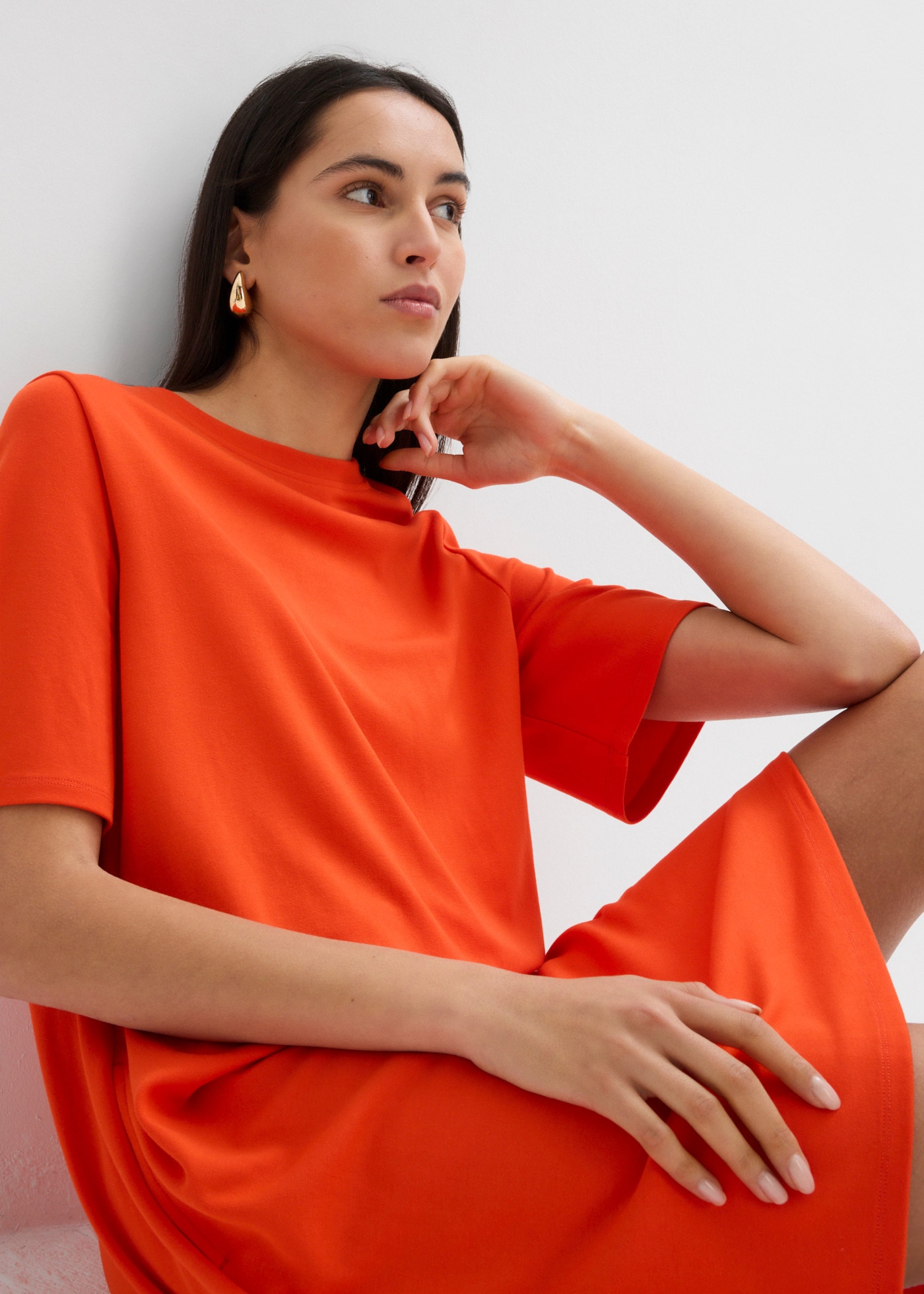 bonprix Shirtkleid lässige Passform, A-Linie, Kurzarm-Design, aus Viskose, ohne Kragen